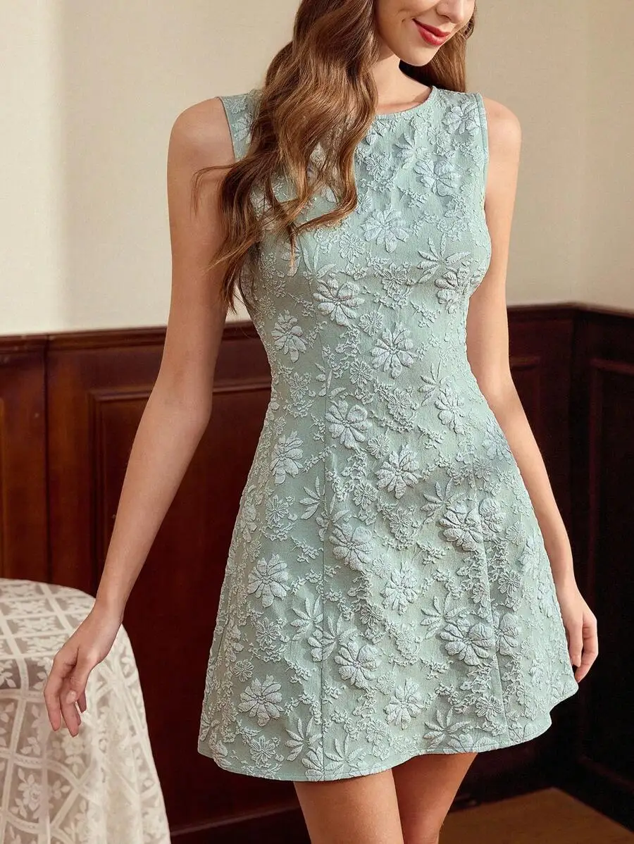 Мятно-зеленое мини-платье А-силуэта без рукавов с цветочной вышивкой
Мятно-зеленое мини-платье А-силуэта без рукавов с цветочной вышивкой