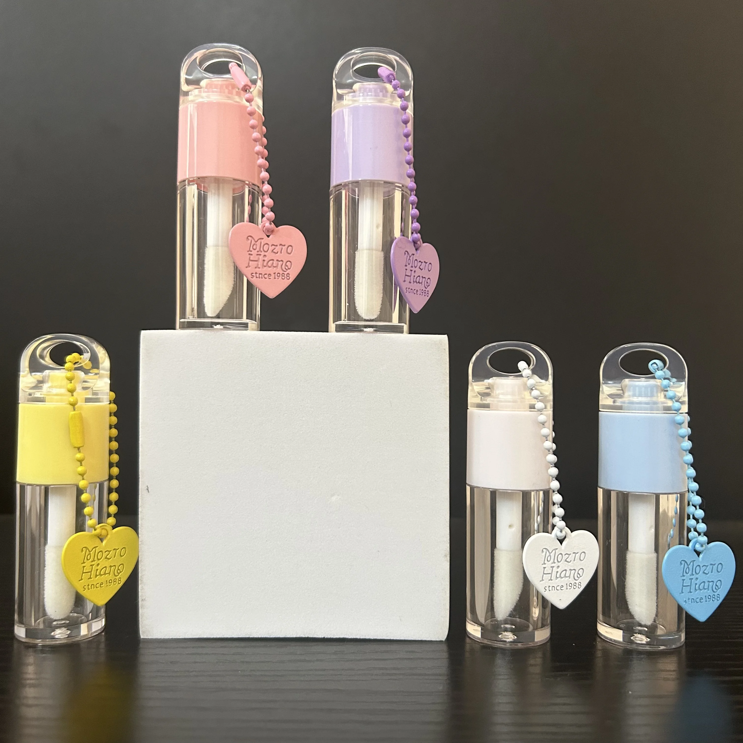 50Pcs Empty Popular Plastic Round Lip Oil Container Unique Cute 5ml Big Doe Foot Lip Gloss Packaging Tubes With Keychain
50Pcs Empty Popular Plastic Round Lip Oil Container Unique Cute 5ml Big Doe Foot Lip Gloss Packaging Tubes With Keychain