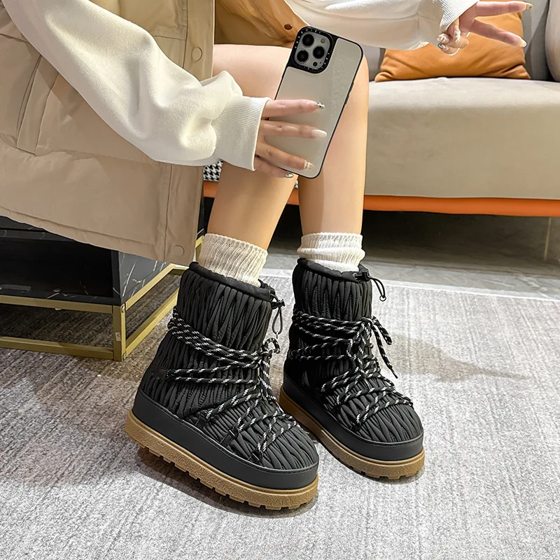 2025 Winter New Casual Pleated Platform Snow Boots Women's Versatile Cotton Shoes Non-slip Thickened Thermal Strap Short Boots
2025 Winter New Casual Pleated Platform Snow Boots Women's Versatile Cotton Shoes Non-slip Thickened Thermal Strap Short Boots