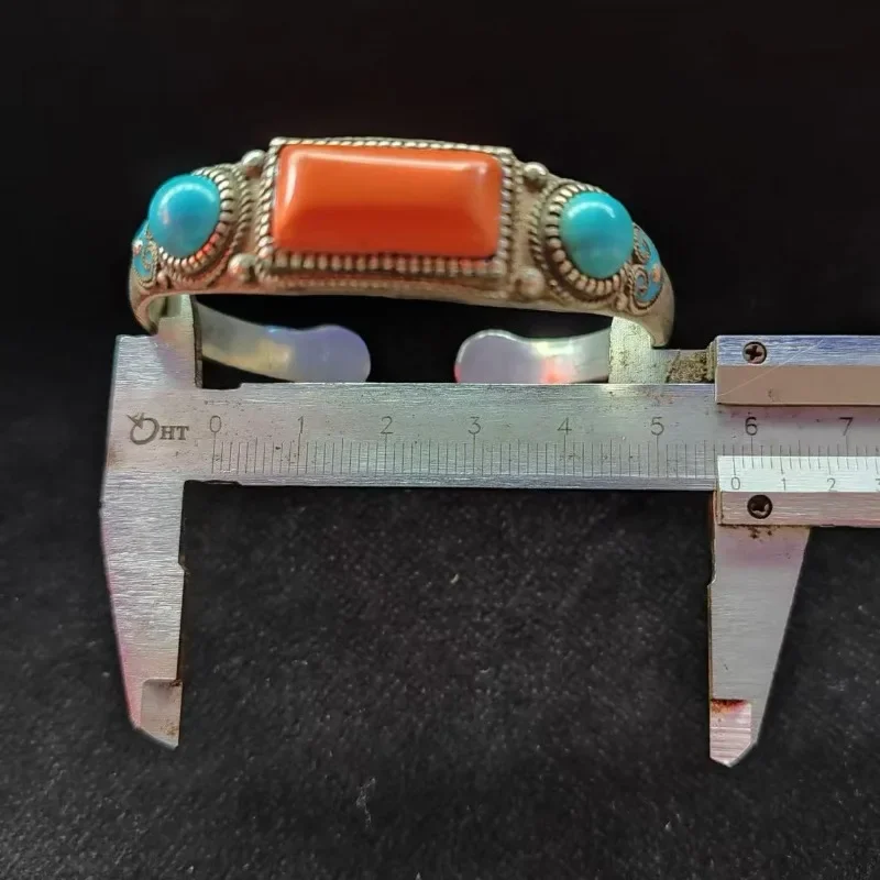 Тибетский серебряный браслет, браслет ручной работы с открытым инкрустацией интерфейсом, классический подарок для праздничных вечеринок друзей.
Тибетский серебряный браслет, браслет ручной работы с открытым инкрустацией интерфейсом, классический подарок для праздничных вечеринок друзей.