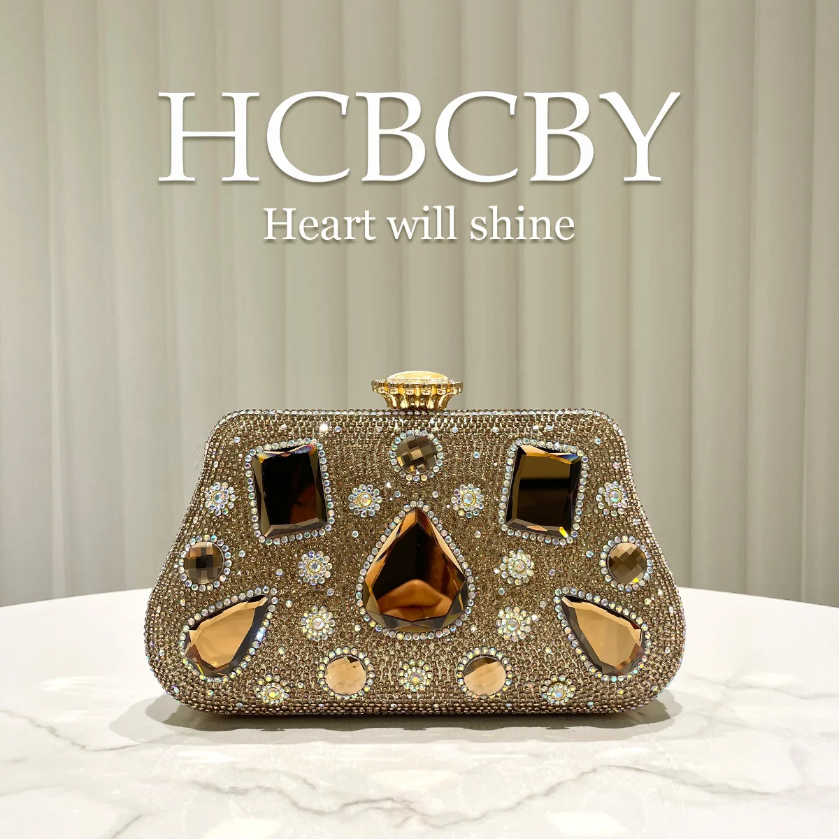 Gold flash luxury rhinestone evening bag, women's fashion light luxury dinner bag, celebrity elegant evening dress bag
Gold flash luxury rhinestone evening bag, women's fashion light luxury dinner bag, celebrity elegant evening dress bag