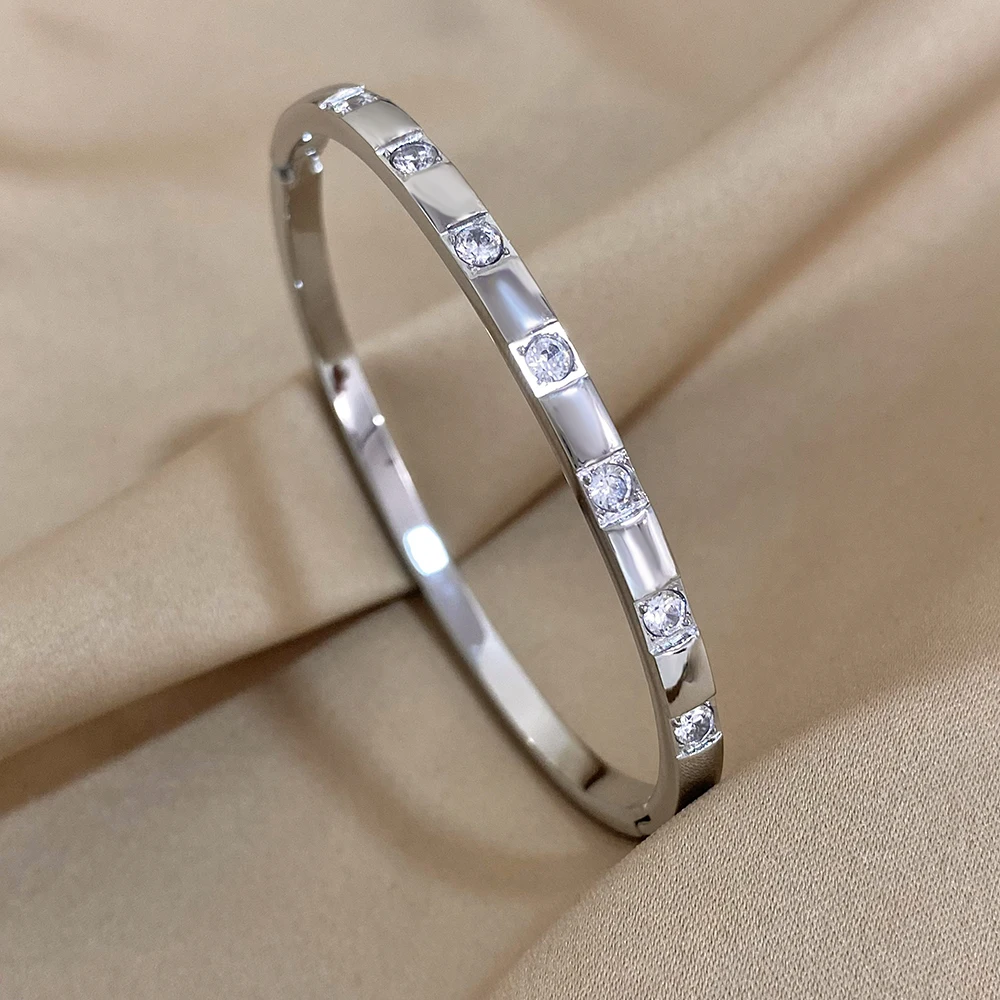 Stainless steel bracelet inlaid with square rhinestones, bangle bracelet jewelry, waterproof, new gold-plated design
Stainless steel bracelet inlaid with square rhinestones, bangle bracelet jewelry, waterproof, new gold-plated design