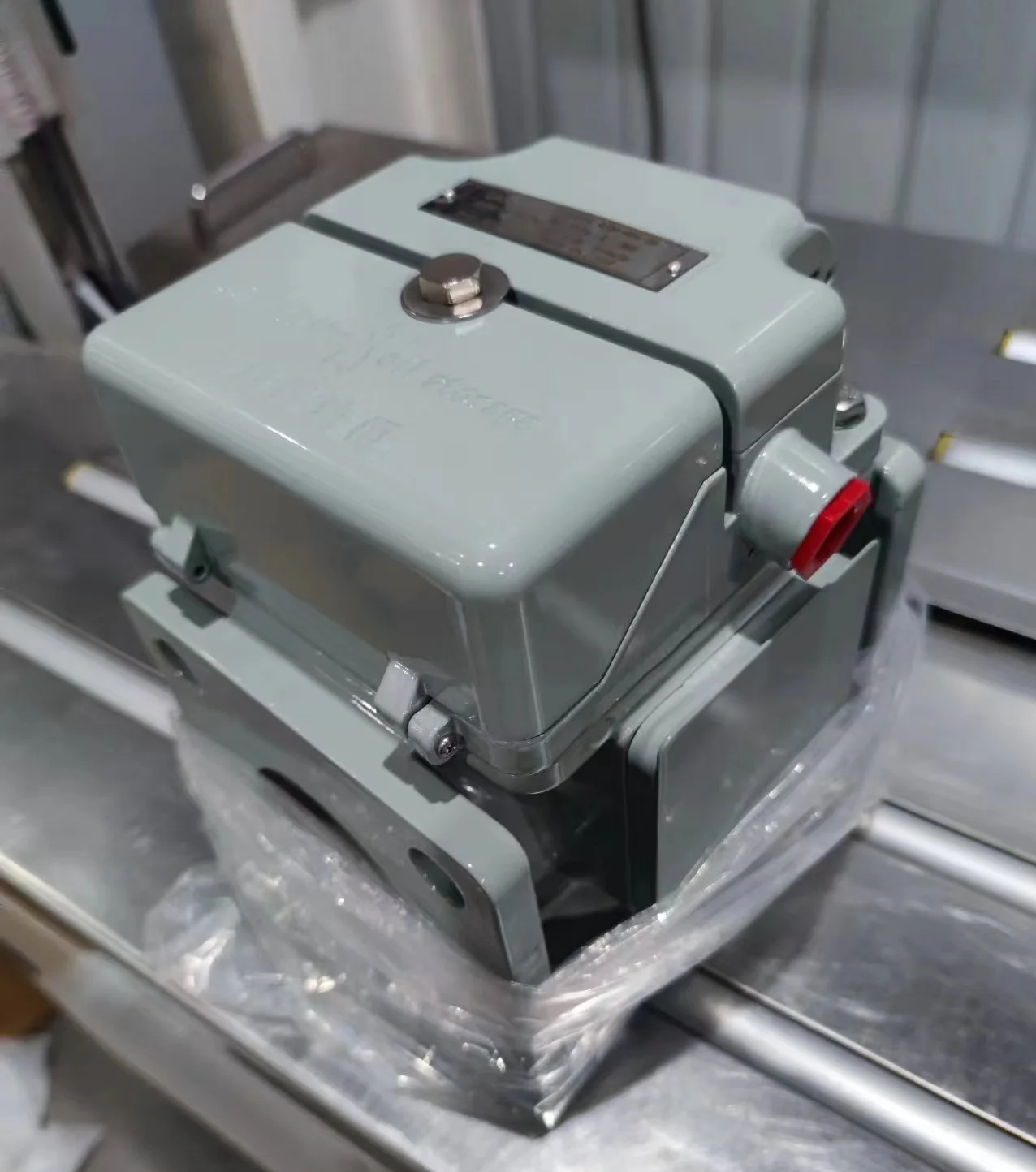 QJ10-80 Oil Type Power Transformer Accessory Sealed Protection With Gas Relay Buchholz Relay And Solid State Relay DN80
QJ10-80 Oil Type Power Transformer Accessory Sealed Protection With Gas Relay Buchholz Relay And Solid State Relay DN80