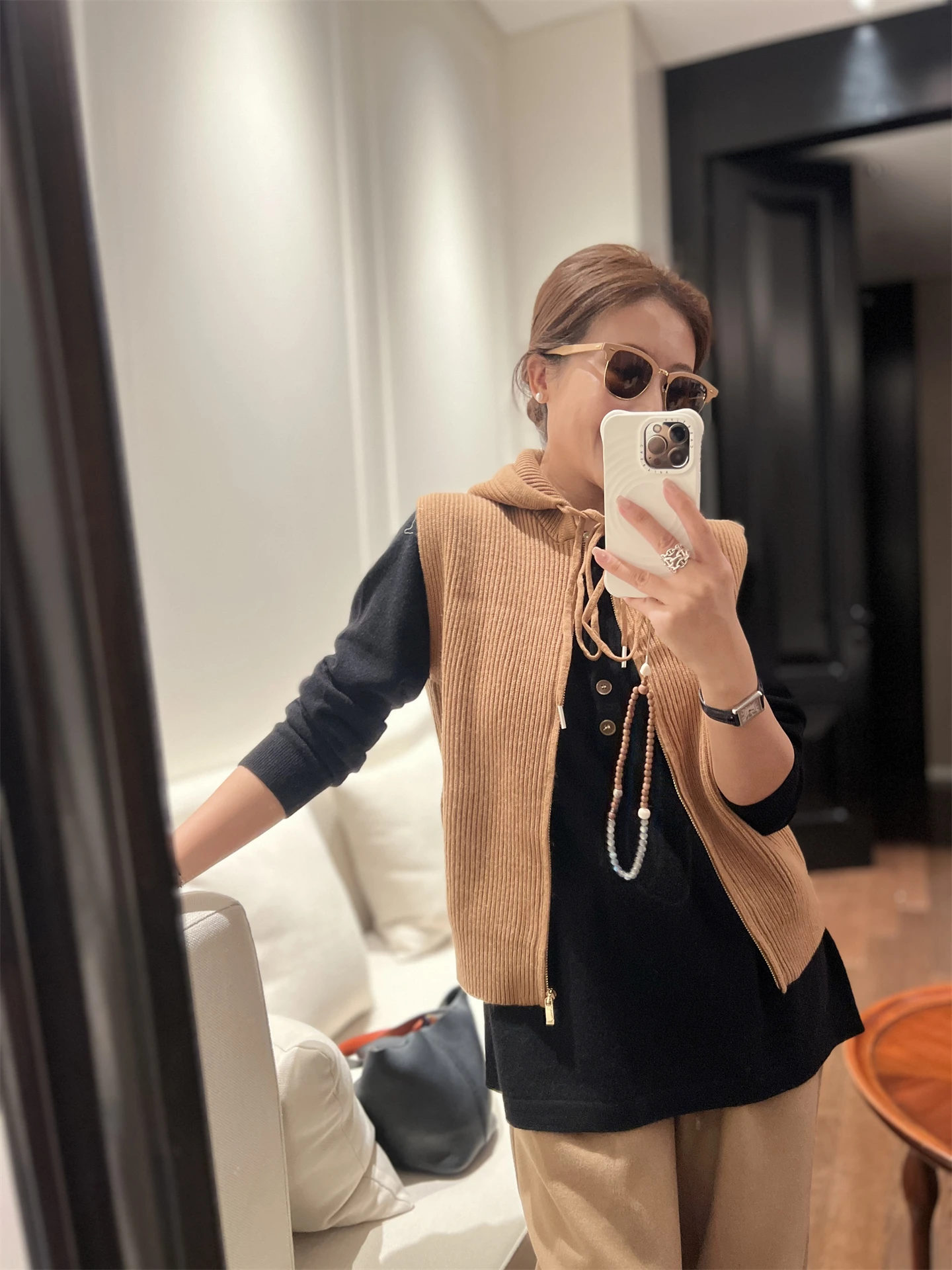 Утепленный шерстяной вязаный жилет на молнии с капюшоном, цвет кэмел, зимний, новый, для офиса и повседневной носки, однотонный, удлиненный
Утепленный шерстяной вязаный жилет на молнии с капюшоном, цвет кэмел, зимний, новый, для офиса и повседневной носки, однотонный, удлиненный