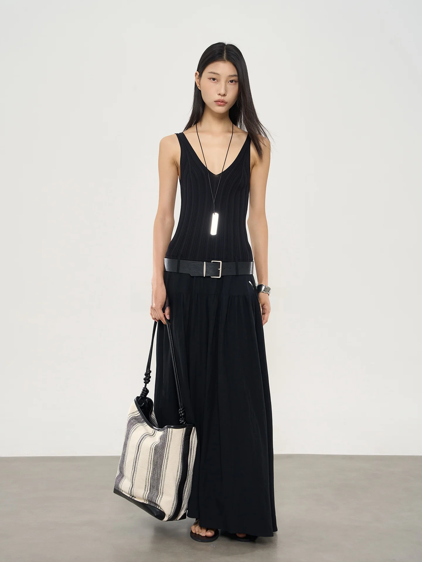 Новинка 2026: Женское платье-жилет Dan Ran с V-образным вырезом, свободного кроя, летнее, повседневное, из смесового хлопка и лиоцелла, А-силуэт
Новинка 2026: Женское платье-жилет Dan Ran с V-образным вырезом, свободного кроя, летнее, повседневное, из смесового хлопка и лиоцелла, А-силуэт