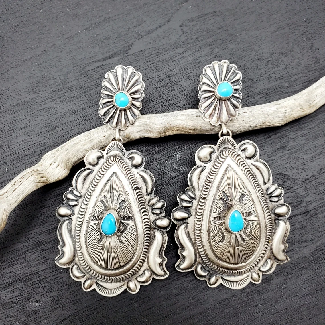 Retro Exaggerated Turquoise Earrings with Fashionable Geometric Shapes for Ladies To Celebrate Holidays and Wear Jewelry Gifts
Retro Exaggerated Turquoise Earrings with Fashionable Geometric Shapes for Ladies To Celebrate Holidays and Wear Jewelry Gifts