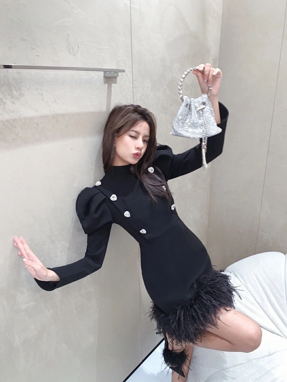 Autumn And Winter New 2023 Women's ClothingBlack Bottom Hem Black Feather Dress 1027
Autumn And Winter New 2023 Women's ClothingBlack Bottom Hem Black Feather Dress 1027