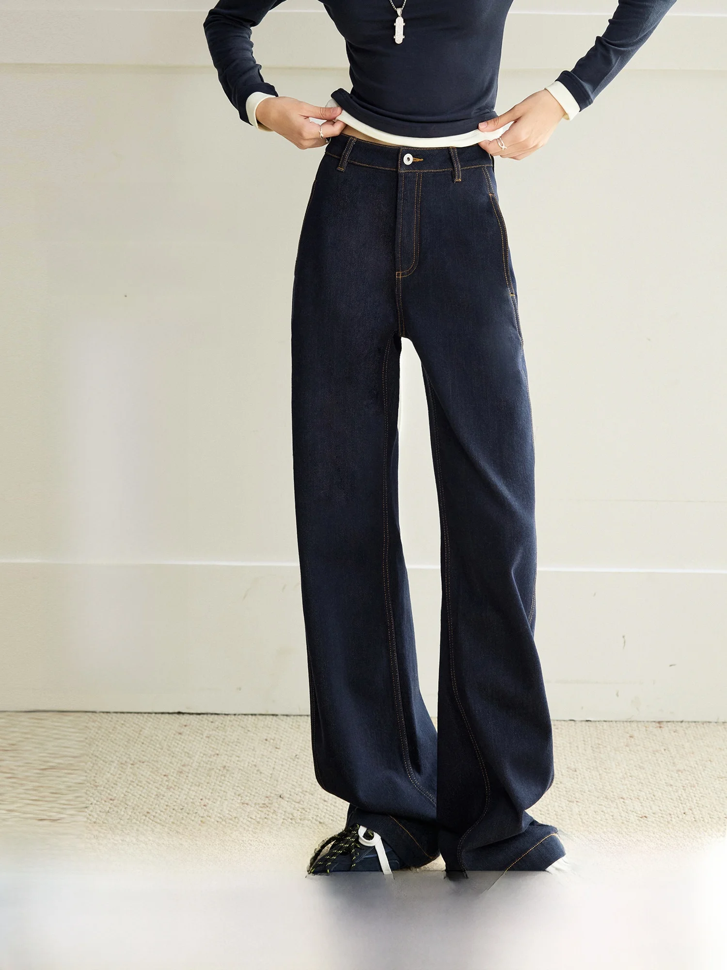 Широкие джинсовые брюки из хлопка с подкладкой из овечьей шерсти, длинные, с дизайнерским узором, повседневные, свободного кроя, женские, осень-зима
Широкие джинсовые брюки из хлопка с подкладкой из овечьей шерсти, длинные, с дизайнерским узором, повседневные, свободного кроя, женские, осень-зима