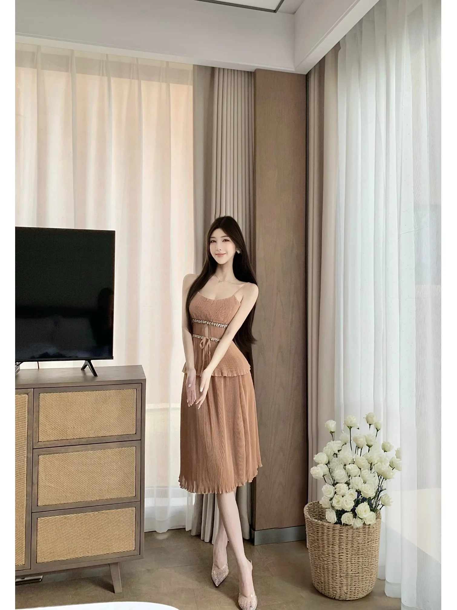 Elegant Shoulder Bared Heavy Rhinestone Top And High Waist Skirt Two Piece Set Women Summer Fashion Outfit Ootd Ensemble
Elegant Shoulder Bared Heavy Rhinestone Top And High Waist Skirt Two Piece Set Women Summer Fashion Outfit Ootd Ensemble