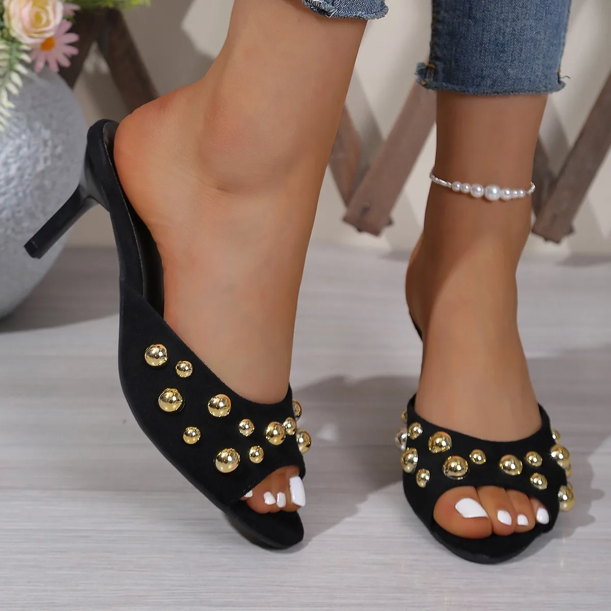 2026 New Designer Luxury Summer Open Toe Rivet Women Slippers Elegant Thin Heels Party Dress Mule Ladies Slides Zapatos De Mujer
2026 New Designer Luxury Summer Open Toe Rivet Women Slippers Elegant Thin Heels Party Dress Mule Ladies Slides Zapatos De Mujer