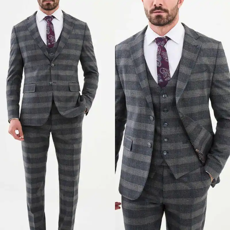 Классический мужской костюм-тройка: пиджак, брюки, жилет. С острыми лацканами, однобортный. Для повседневной носки, деловых встреч, вечеринок, на заказ.
Классический мужской костюм-тройка: пиджак, брюки, жилет. С острыми лацканами, однобортный. Для повседневной носки, деловых встреч, вечеринок, на заказ.