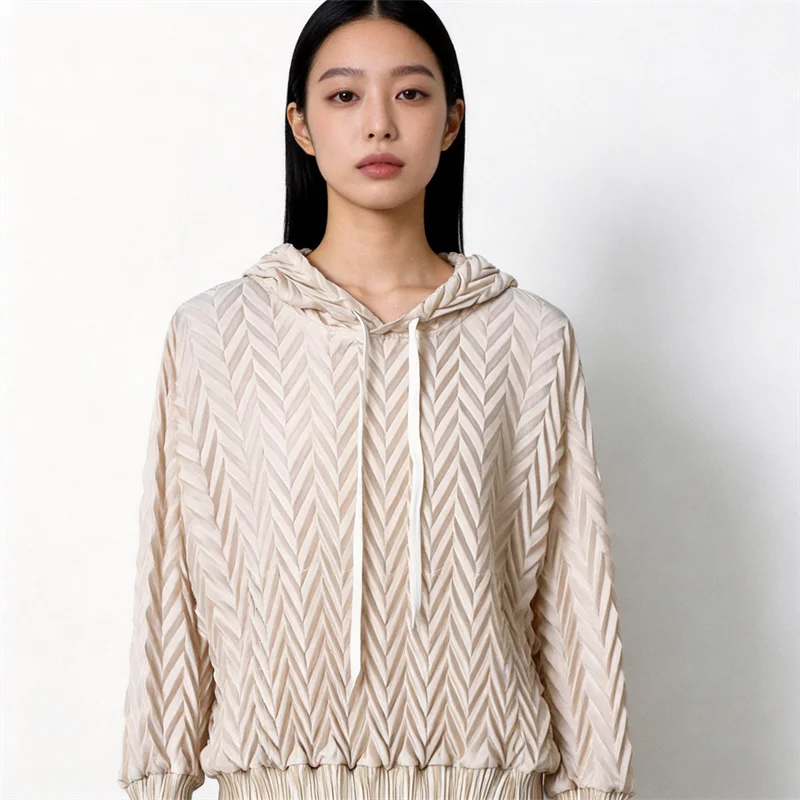 Miyake Style Pleated Women's Casual Tops 2026 New Japanese Design Solid Color Hooded Collar Long-sleeved Loose Pullover Jacket
Miyake Style Pleated Women's Casual Tops 2026 New Japanese Design Solid Color Hooded Collar Long-sleeved Loose Pullover Jacket