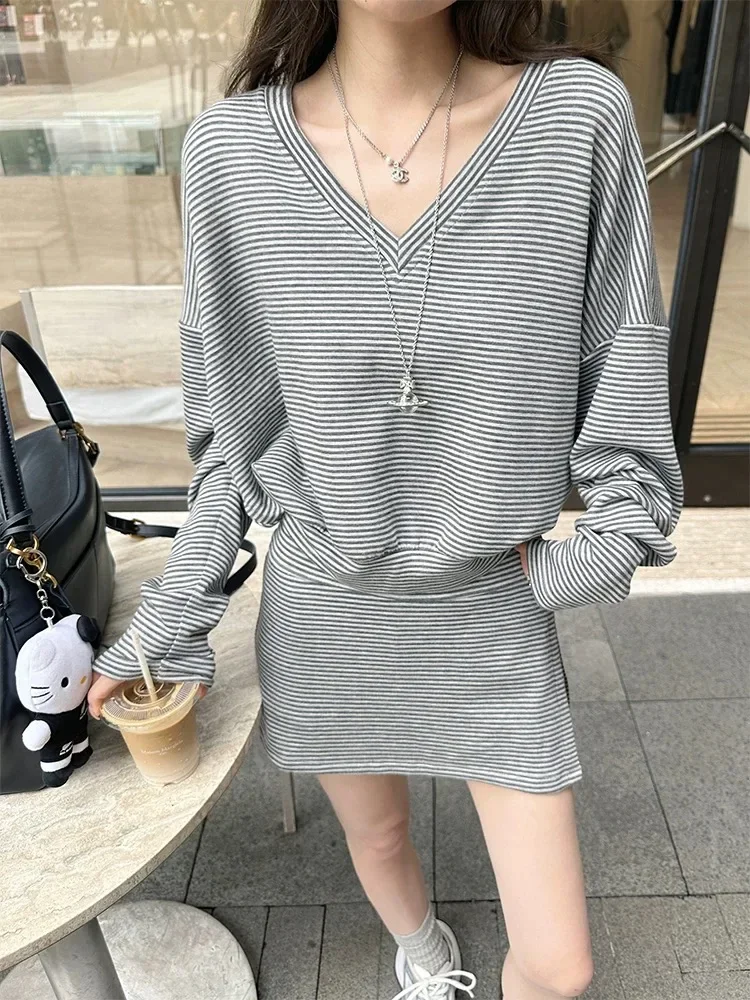 Korean Fashion Autumn New Women Two Piece Skirt Sets Striped V-neck Long Sleeve T-shirt + High Waist A Line Mini Skirt Outfits
Korean Fashion Autumn New Women Two Piece Skirt Sets Striped V-neck Long Sleeve T-shirt + High Waist A Line Mini Skirt Outfits