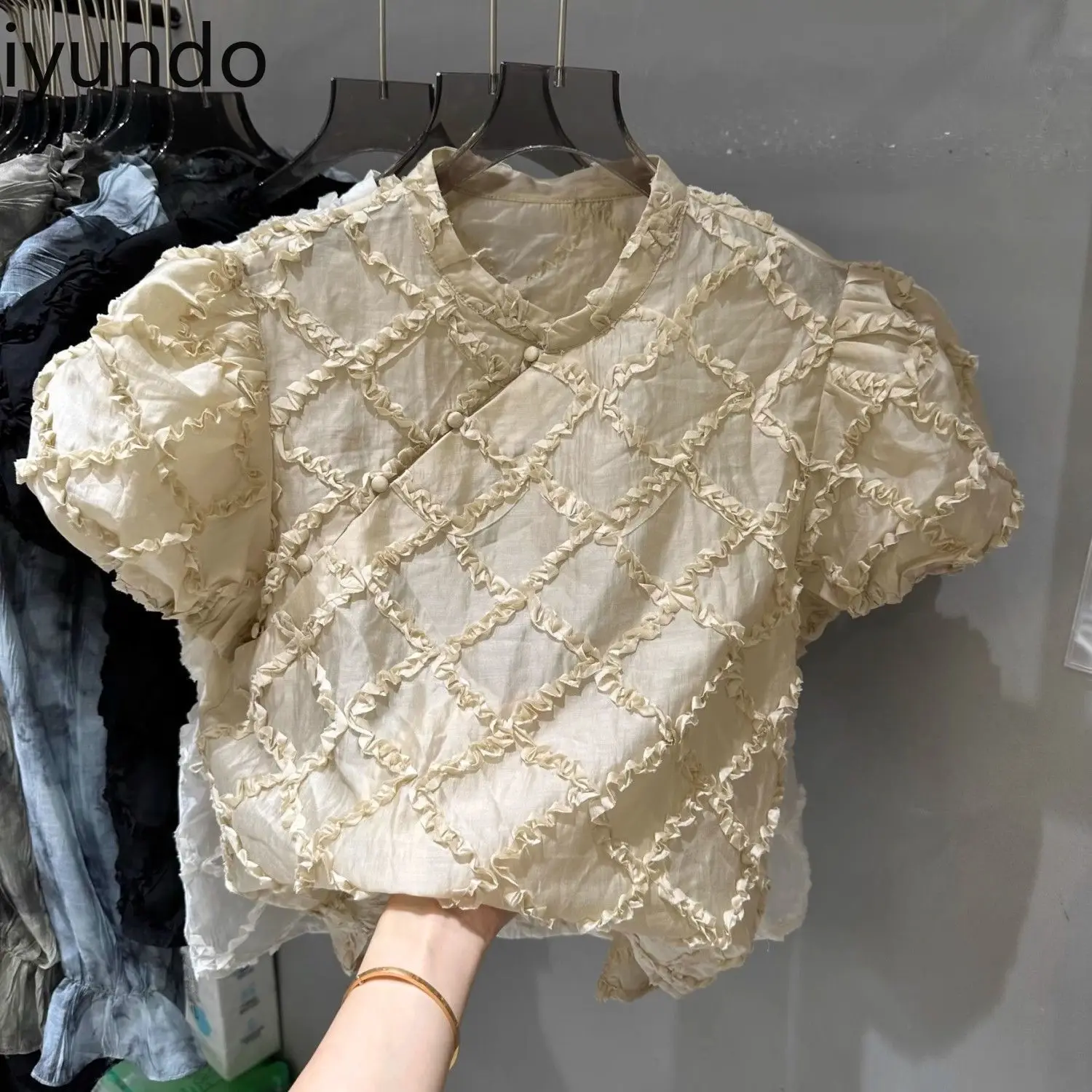 Korean Style Diamond Pattern Puff Sleeve Jacquard Short-sleeved Top Summer New Fashion Design Western-style Blouse
Korean Style Diamond Pattern Puff Sleeve Jacquard Short-sleeved Top Summer New Fashion Design Western-style Blouse