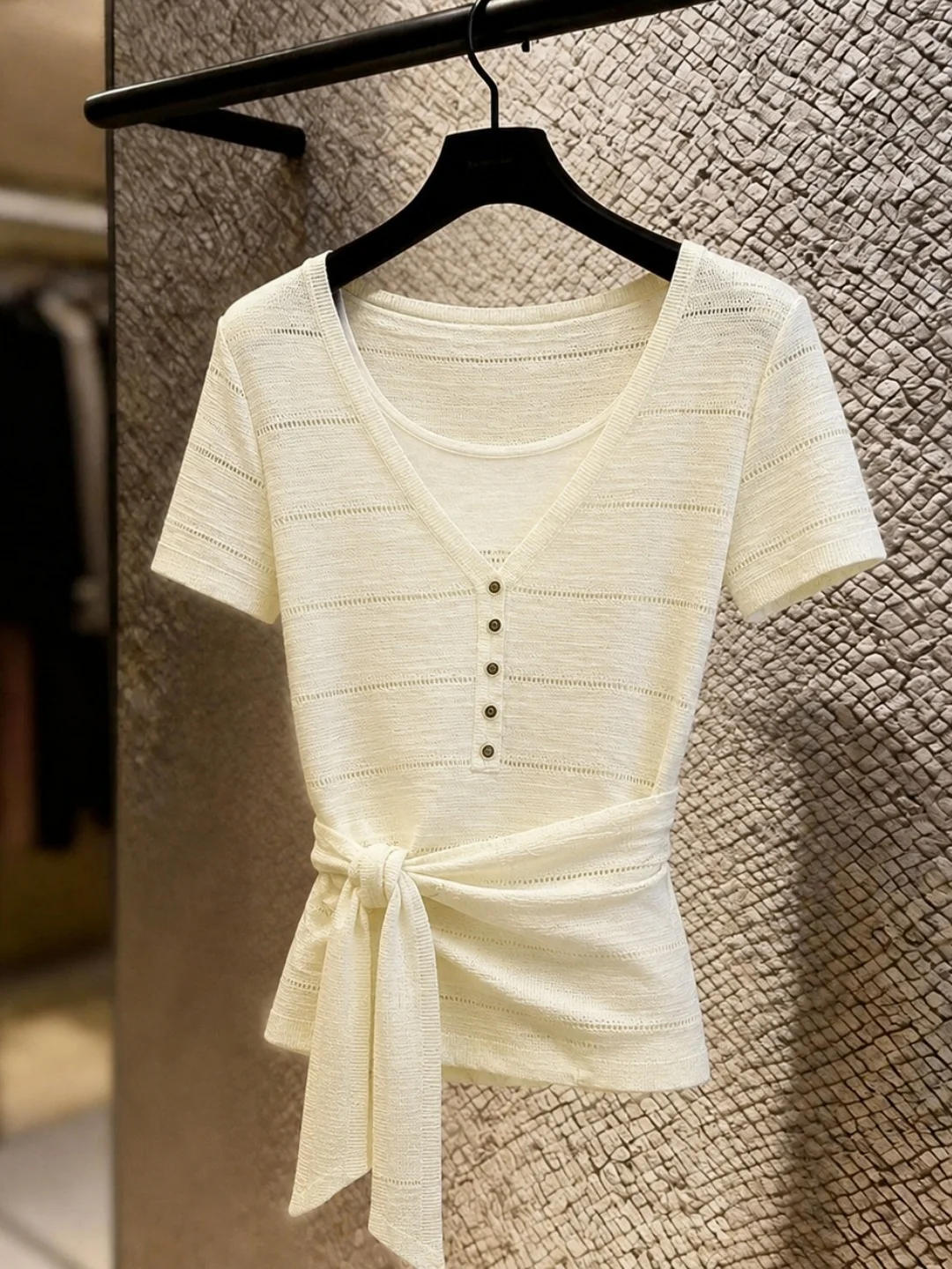 Korean Style Lazy V-Neck Short Sleeve Ice Silk Knitted Top Belt Waist Slimming Belly Covering Anti-Aging Women's Summer Shirt
Korean Style Lazy V-Neck Short Sleeve Ice Silk Knitted Top Belt Waist Slimming Belly Covering Anti-Aging Women's Summer Shirt