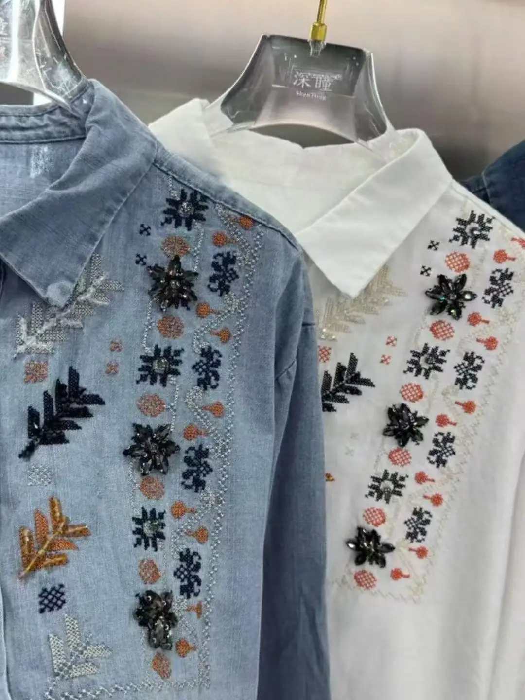 Женские свободные повседневные рубашки из винтажного хлопкового денима с вышивкой стразами, с длинным рукавом, весенние блузки, шикарные топы, джинсовые рубашки
Женские свободные повседневные рубашки из винтажного хлопкового денима с вышивкой стразами, с длинным рукавом, весенние блузки, шикарные топы, джинсовые рубашки