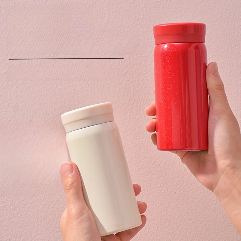 Портативная бутылка для воды из нержавеющей стали с высоким эстетическим качеством, термос для мужчин, женщин и детей, персонализированная кружка.
Портативная бутылка для воды из нержавеющей стали с высоким эстетическим качеством, термос для мужчин, женщин и детей, персонализированная кружка.