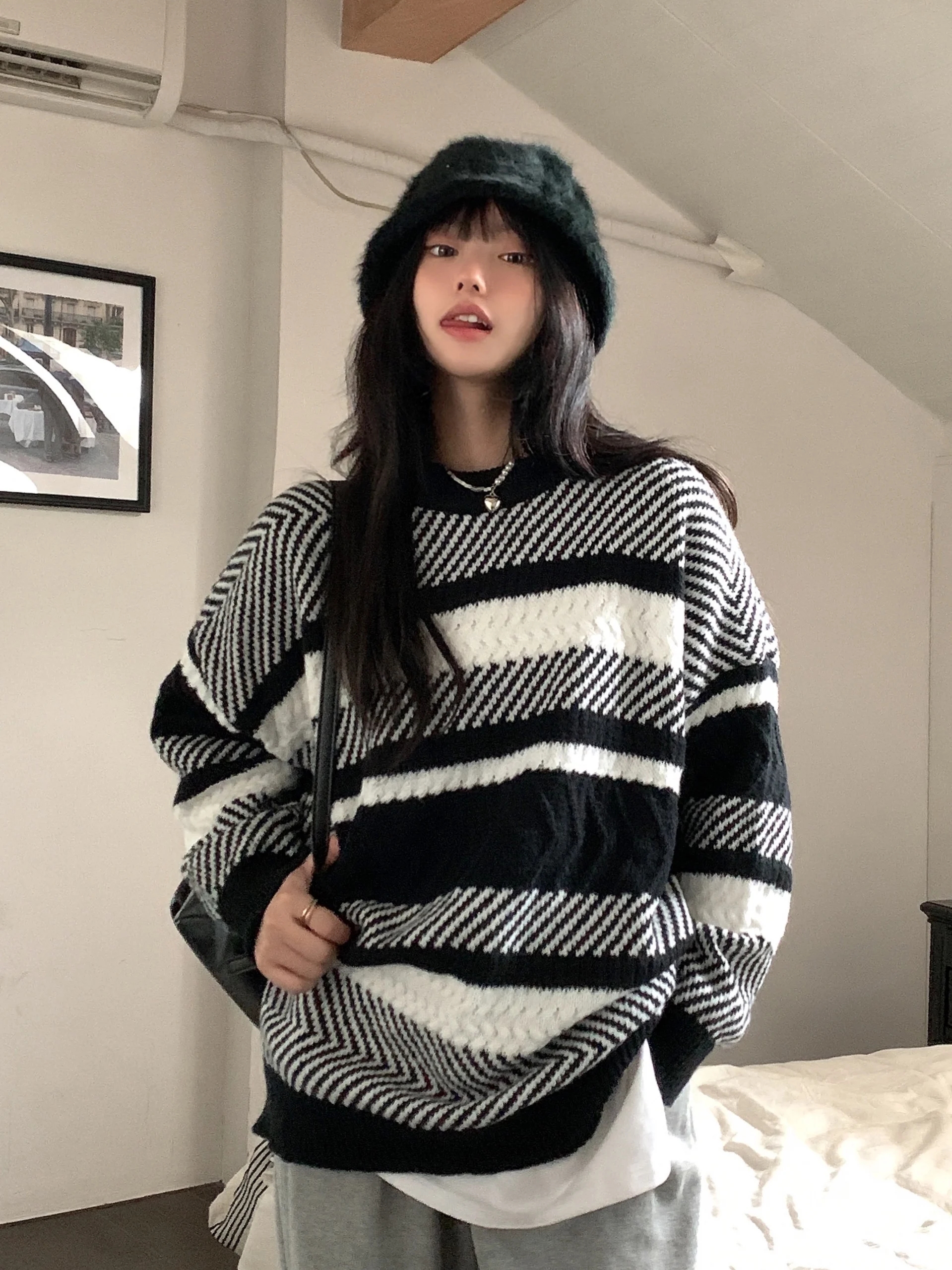 Oversize Loose Striped Knitted Sweater Women's Autumn Hiphop Lazy Casual Top Fashion Striped Pullover Women
Oversize Loose Striped Knitted Sweater Women's Autumn Hiphop Lazy Casual Top Fashion Striped Pullover Women