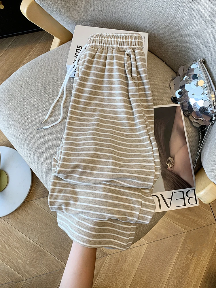 2024 Autumn New Women's Striped Glutinous Rice Wide-Leg Pants Loose Casual Lazy Style Straight Pants Floor-Length Trousers
2024 Autumn New Women's Striped Glutinous Rice Wide-Leg Pants Loose Casual Lazy Style Straight Pants Floor-Length Trousers