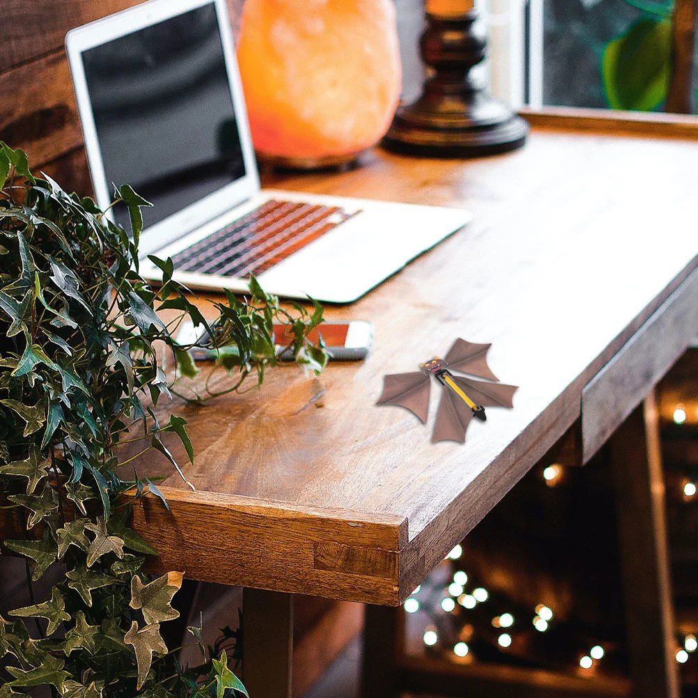 8Pcs Wind Up Flying Bat Halloween Prank Prop for Party Decoration Halloween Flying Bat Wind Up Toys 
8Pcs Wind Up Flying Bat Halloween Prank Prop for Party Decoration Halloween Flying Bat Wind Up Toys