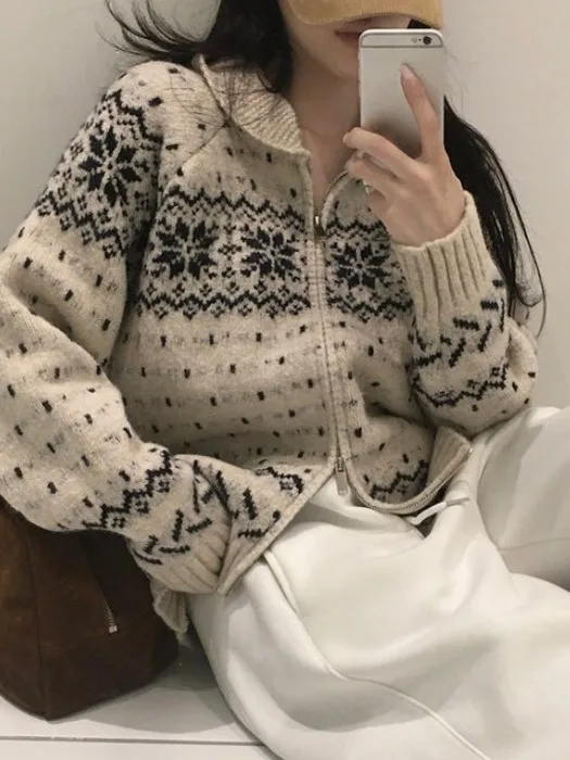 Faionable Vintage Knitted Sweater Coat Women's Open Cardigan Design Sensation Age Reduction Floral Embroidery Turn-down Collar
Faionable Vintage Knitted Sweater Coat Women's Open Cardigan Design Sensation Age Reduction Floral Embroidery Turn-down Collar