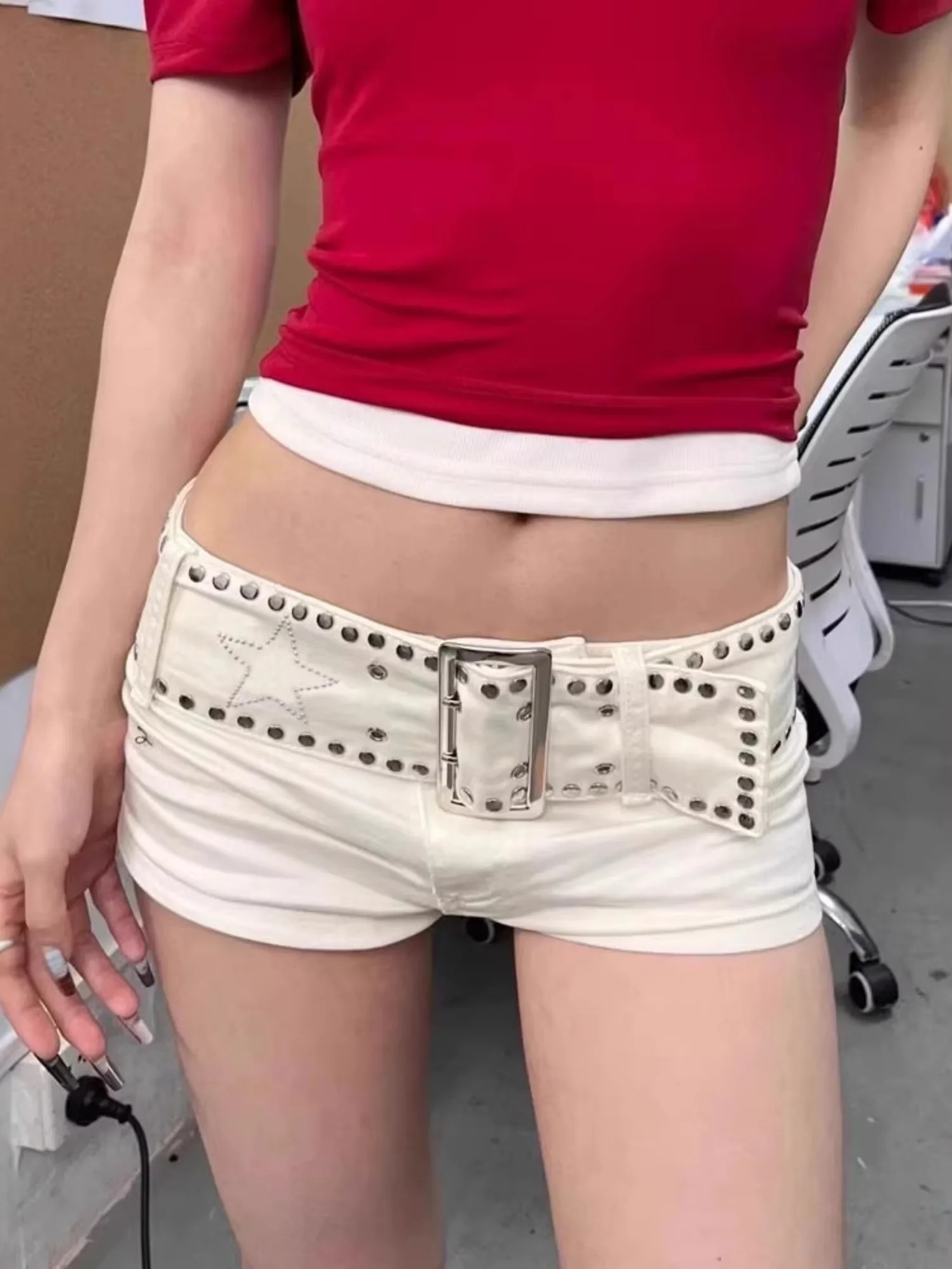 Women's Low Rise White Denim Shorts Y2K Star & Studded Detail Summer Hot Pants Stretch Micro Shorts Streetwear
Women's Low Rise White Denim Shorts Y2K Star & Studded Detail Summer Hot Pants Stretch Micro Shorts Streetwear