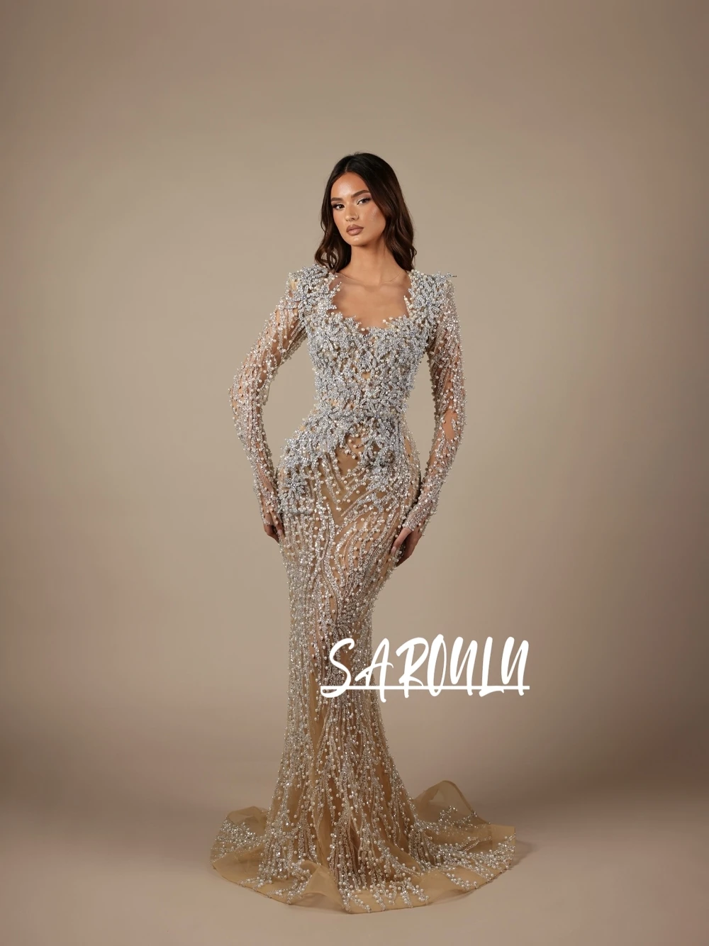 Изысканное вечернее платье ручной работы с жемчугом, сверкающее, в стиле русалка, с длинными рукавами, для выпускного вечера, на заказ, изысканное, для знаменитостей, для вечеринок и коктейлей
Изысканное вечернее платье ручной работы с жемчугом, сверкающее, в стиле русалка, с длинными рукавами, для выпускного вечера, на заказ, изысканное, для знаменитостей, для вечеринок и коктейлей