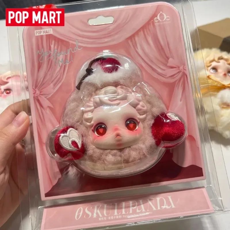 Оригинальная фигурка POP MART Skullpanda You Found Me! Коллекция виниловых плюшевых кукол-подвесок для наушников, новогодние подарки, игрушки
Оригинальная фигурка POP MART Skullpanda You Found Me! Коллекция виниловых плюшевых кукол-подвесок для наушников, новогодние подарки, игрушки
