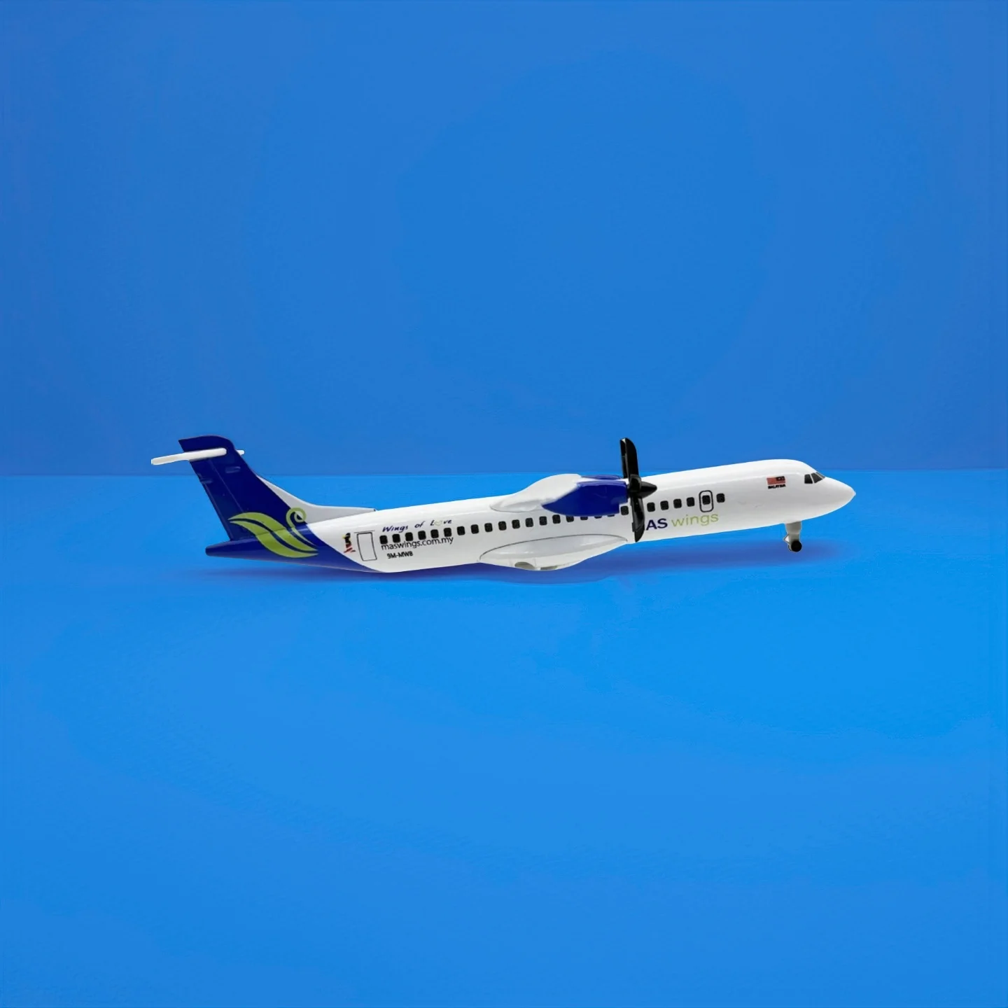 ATR Aircraft Models 20cm Alloy Metal Plane East Malaysia ATR Airlines Airplane Model With Wheels Landing Gears For decoration
ATR Aircraft Models 20cm Alloy Metal Plane East Malaysia ATR Airlines Airplane Model With Wheels Landing Gears For decoration