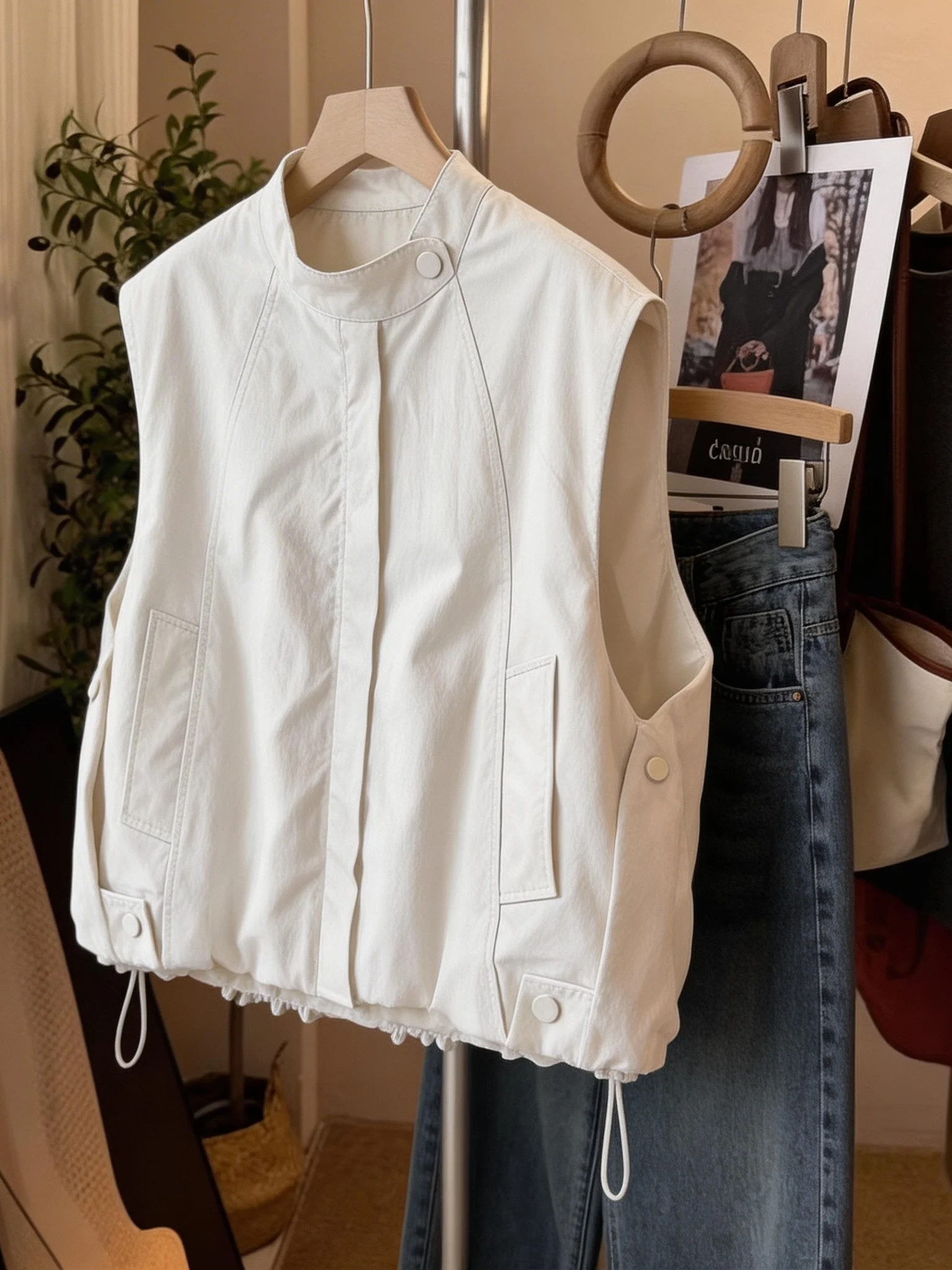 Spring Summer Casual Retro Stand Collar Vest Women's Small Size Sleeveless Versatile Top Outerwear Single Button Closure
Spring Summer Casual Retro Stand Collar Vest Women's Small Size Sleeveless Versatile Top Outerwear Single Button Closure