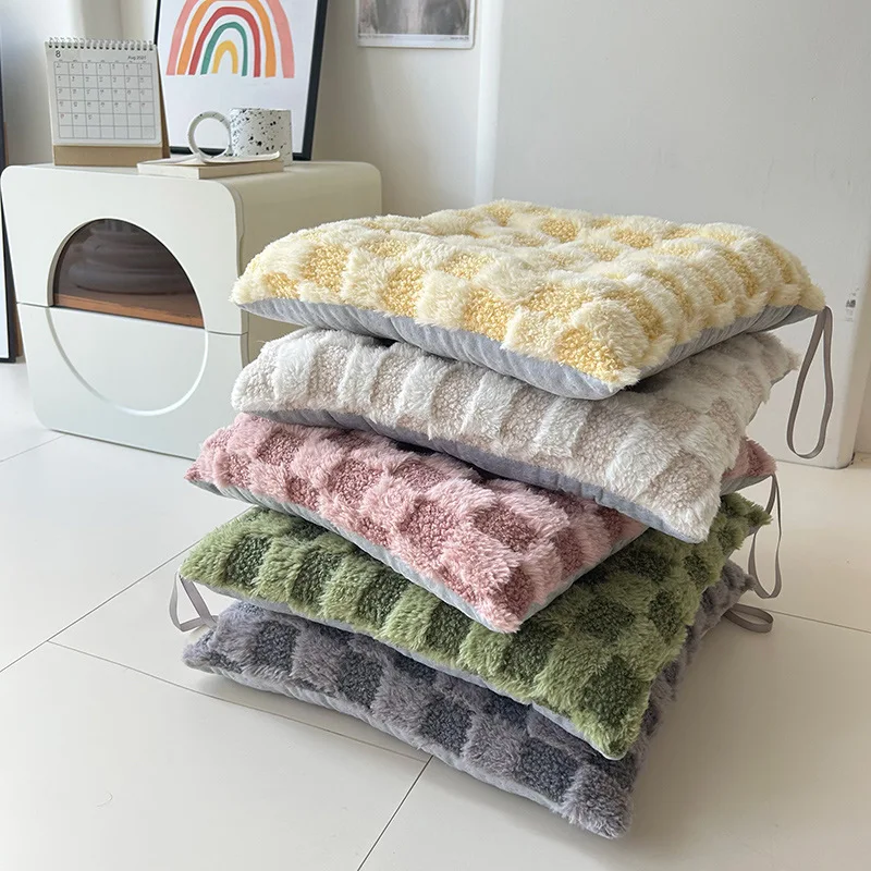 Elegant Nine-Hole Cushion Office Student Chair Cushion Thickened Non-Slip Long Sitting Winter Plush Plaid Solid Color Dormi
Elegant Nine-Hole Cushion Office Student Chair Cushion Thickened Non-Slip Long Sitting Winter Plush Plaid Solid Color Dormi