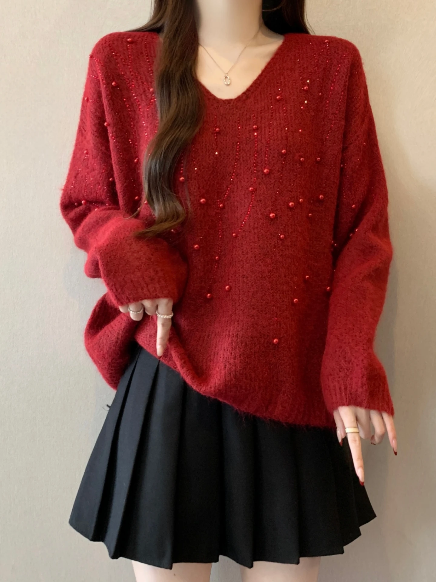 Red V-Neck Knitted Sweater Women's Base Layer Top Pearl Decorated Spring Autumn plus Size Comfortable Soft Korean Style
Red V-Neck Knitted Sweater Women's Base Layer Top Pearl Decorated Spring Autumn plus Size Comfortable Soft Korean Style