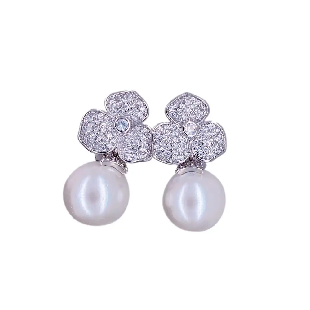 White Sea Shell Pearl Rhinestone Pave Gold Plated Modern Women Earrings Fashion
White Sea Shell Pearl Rhinestone Pave Gold Plated Modern Women Earrings Fashion