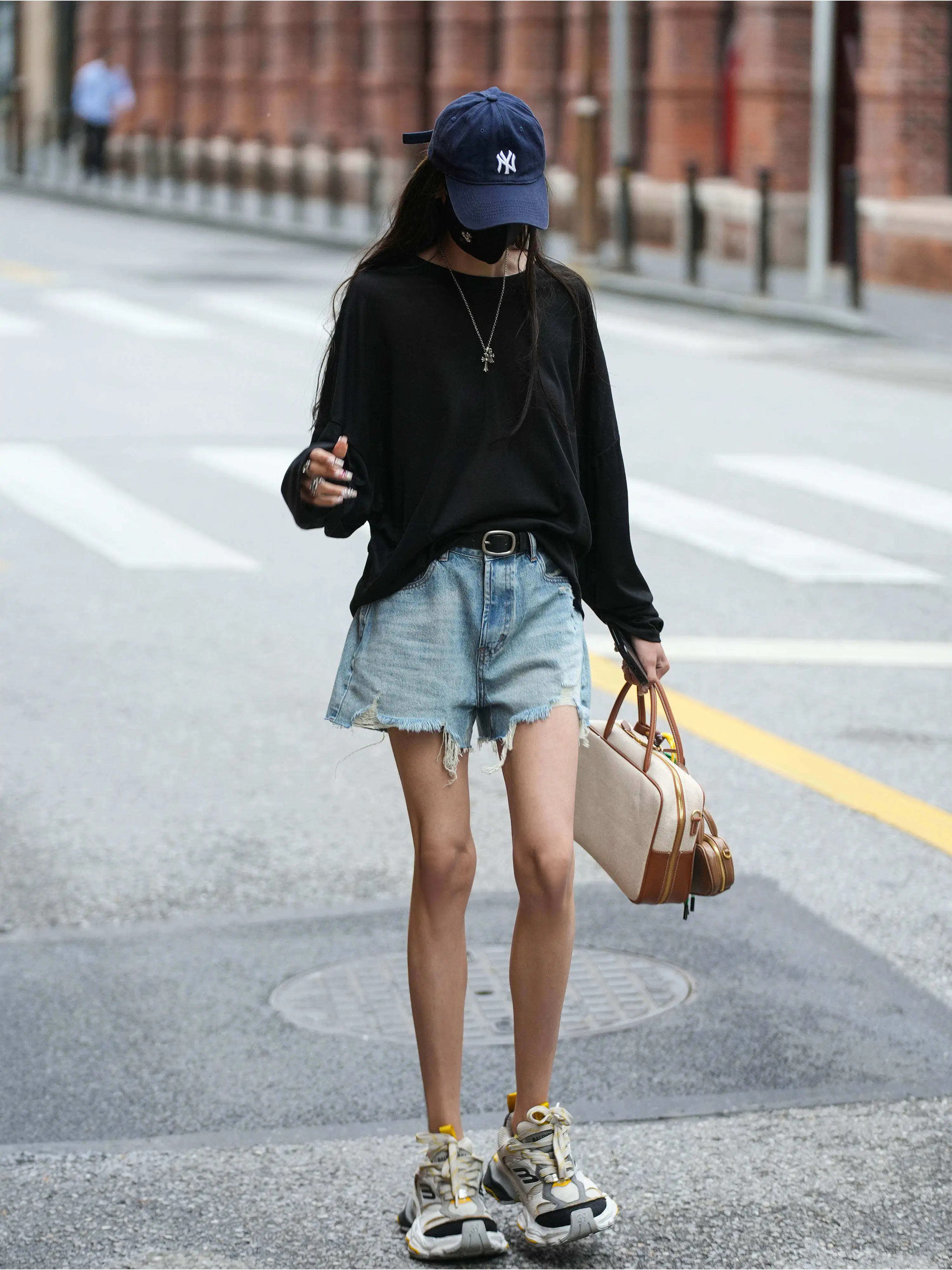 Luna7xi Women's Light Blue Washed Denim Shorts Summer Fashion High Waist Loose Fit Wide Leg Jeans with Frayed Hem
Luna7xi Women's Light Blue Washed Denim Shorts Summer Fashion High Waist Loose Fit Wide Leg Jeans with Frayed Hem