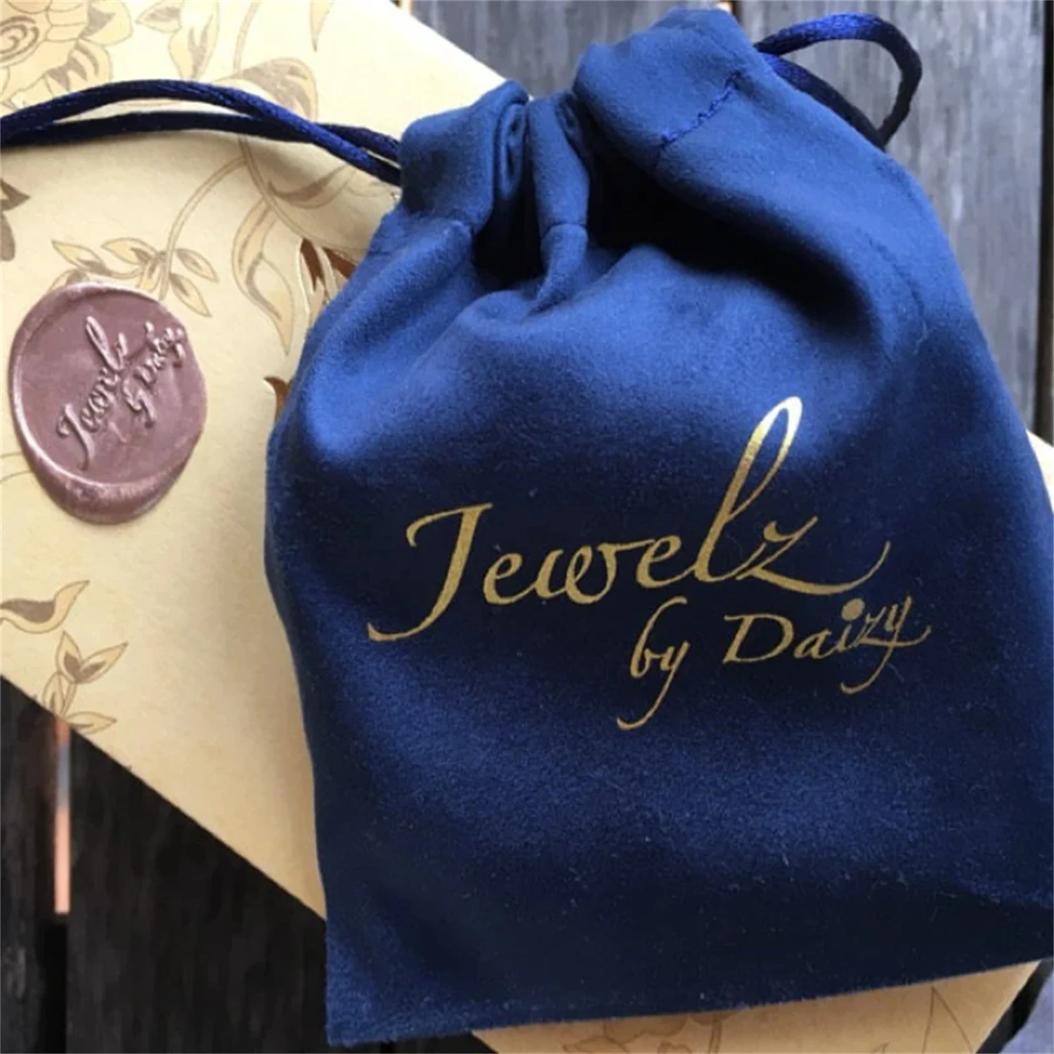 50pcs custom jewelry packaging pouch Cotton canvas bags personalized logo with ribbon bag chic small pouch jewellery packaging
50pcs custom jewelry packaging pouch Cotton canvas bags personalized logo with ribbon bag chic small pouch jewellery packaging