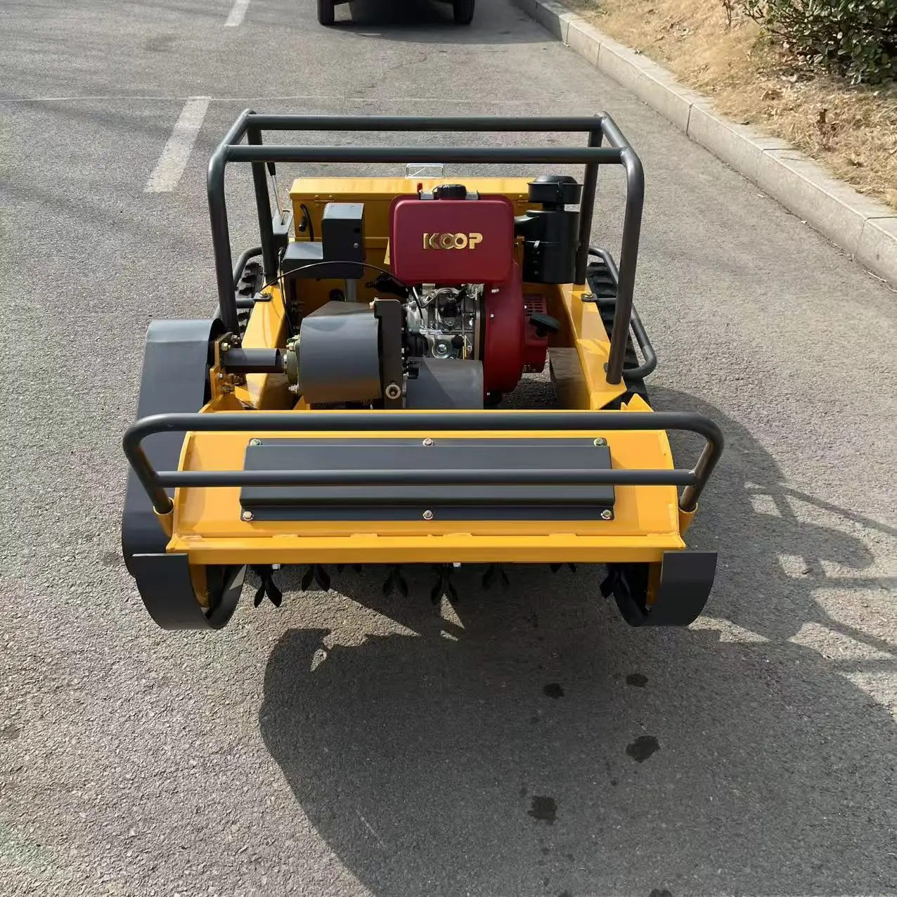 Customized All-Terrain Robot Lawn Mower 800-1000mm with Remote Control Diesel Engine Flail Mower for Agriculture CE EPA Certifie
Customized All-Terrain Robot Lawn Mower 800-1000mm with Remote Control Diesel Engine Flail Mower for Agriculture CE EPA Certifie