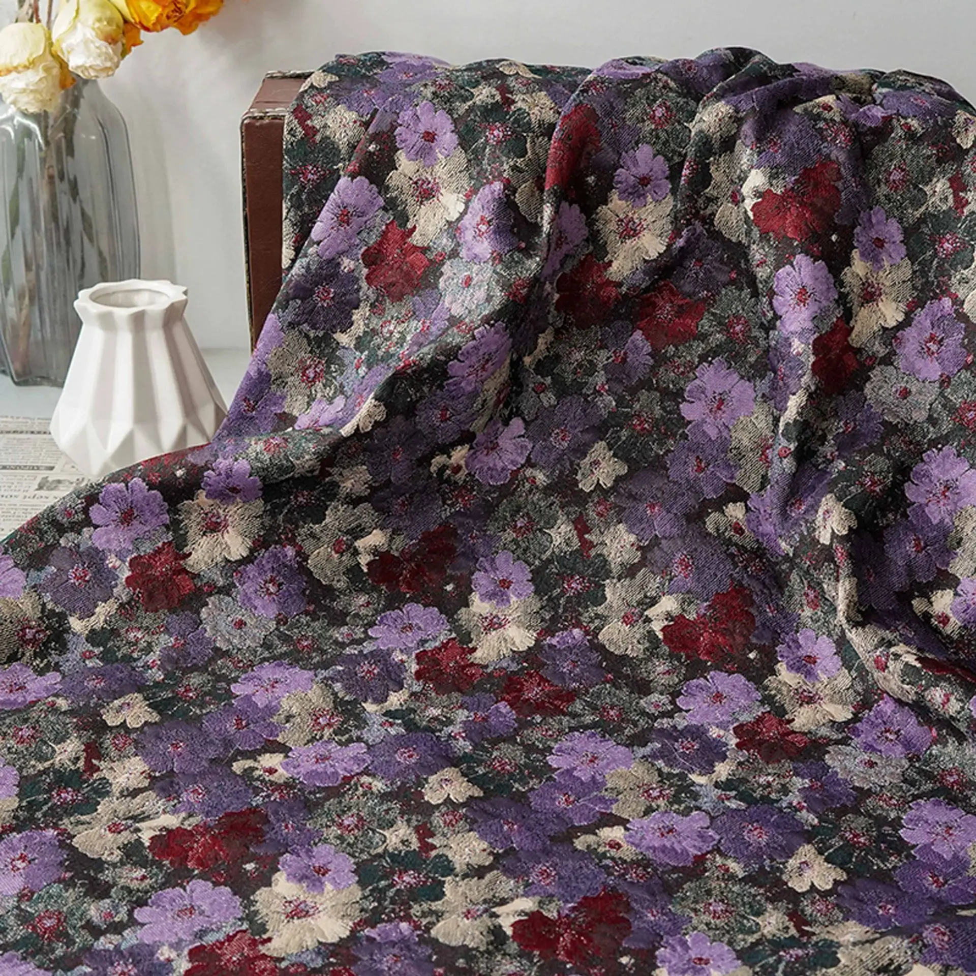Oil Painting Style Floral Yarn Dyed Dress Fabric Retro Formal Dress Vest Suit Jacquard Fabric
Oil Painting Style Floral Yarn Dyed Dress Fabric Retro Formal Dress Vest Suit Jacquard Fabric