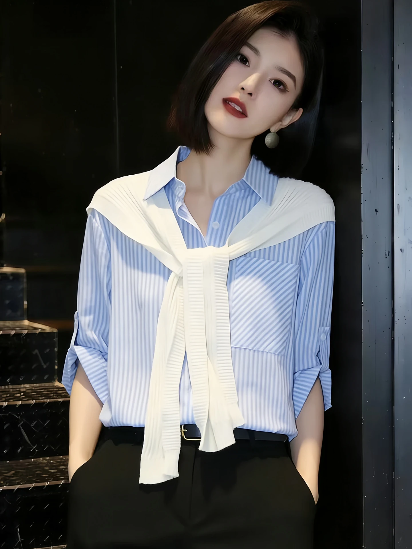 Модная рубашка в корейском стиле с полосками и одной пуговицей, весенняя новинка, рубашка с цветными блоками и драпировкой на плечах, элегантная и уникальная рубашка
Модная рубашка в корейском стиле с полосками и одной пуговицей, весенняя новинка, рубашка с цветными блоками и драпировкой на плечах, элегантная и уникальная рубашка