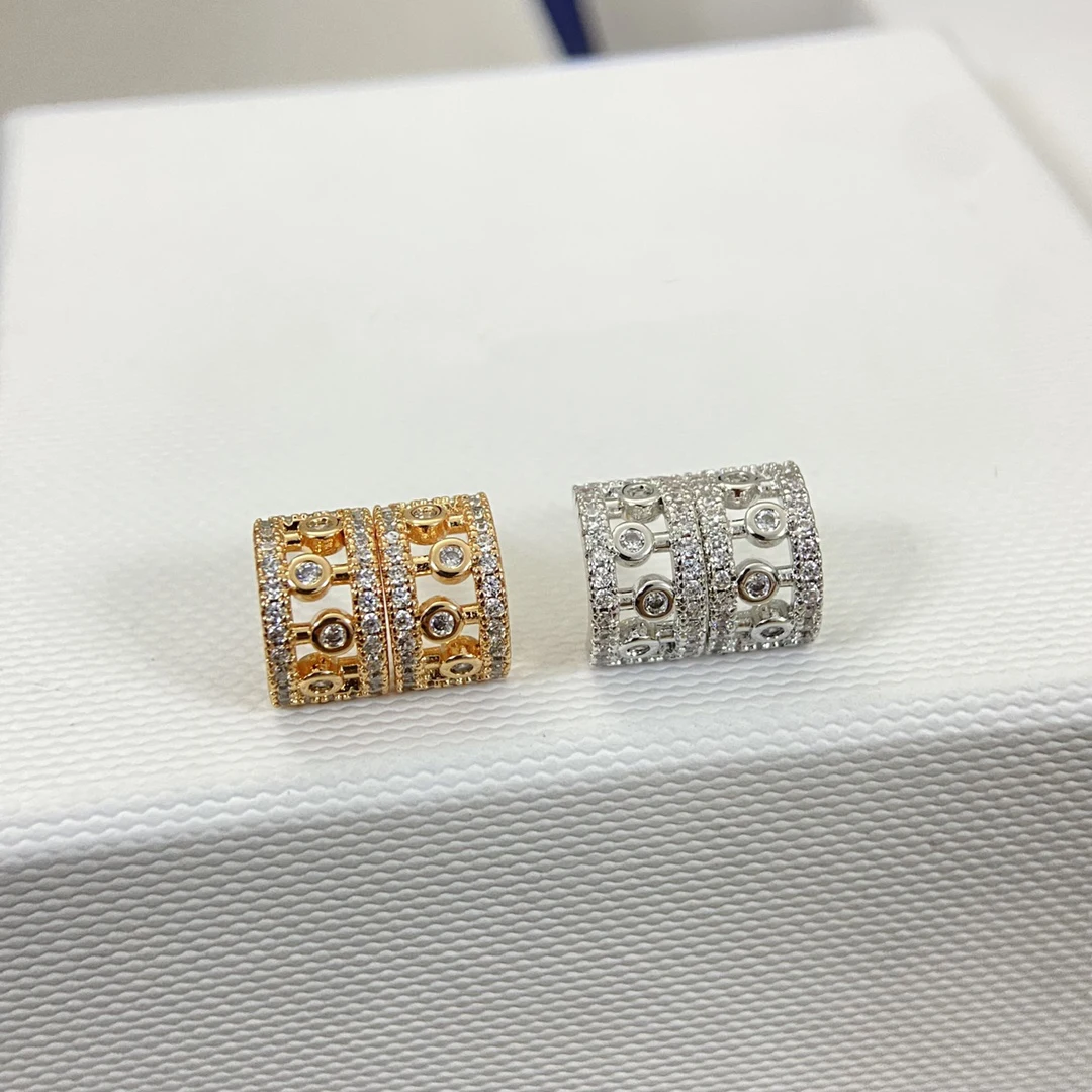 S 925 sterling silver plated 18K gold elegant and delicate women's diamond studded earrings. festival gift
S 925 sterling silver plated 18K gold elegant and delicate women's diamond studded earrings. festival gift