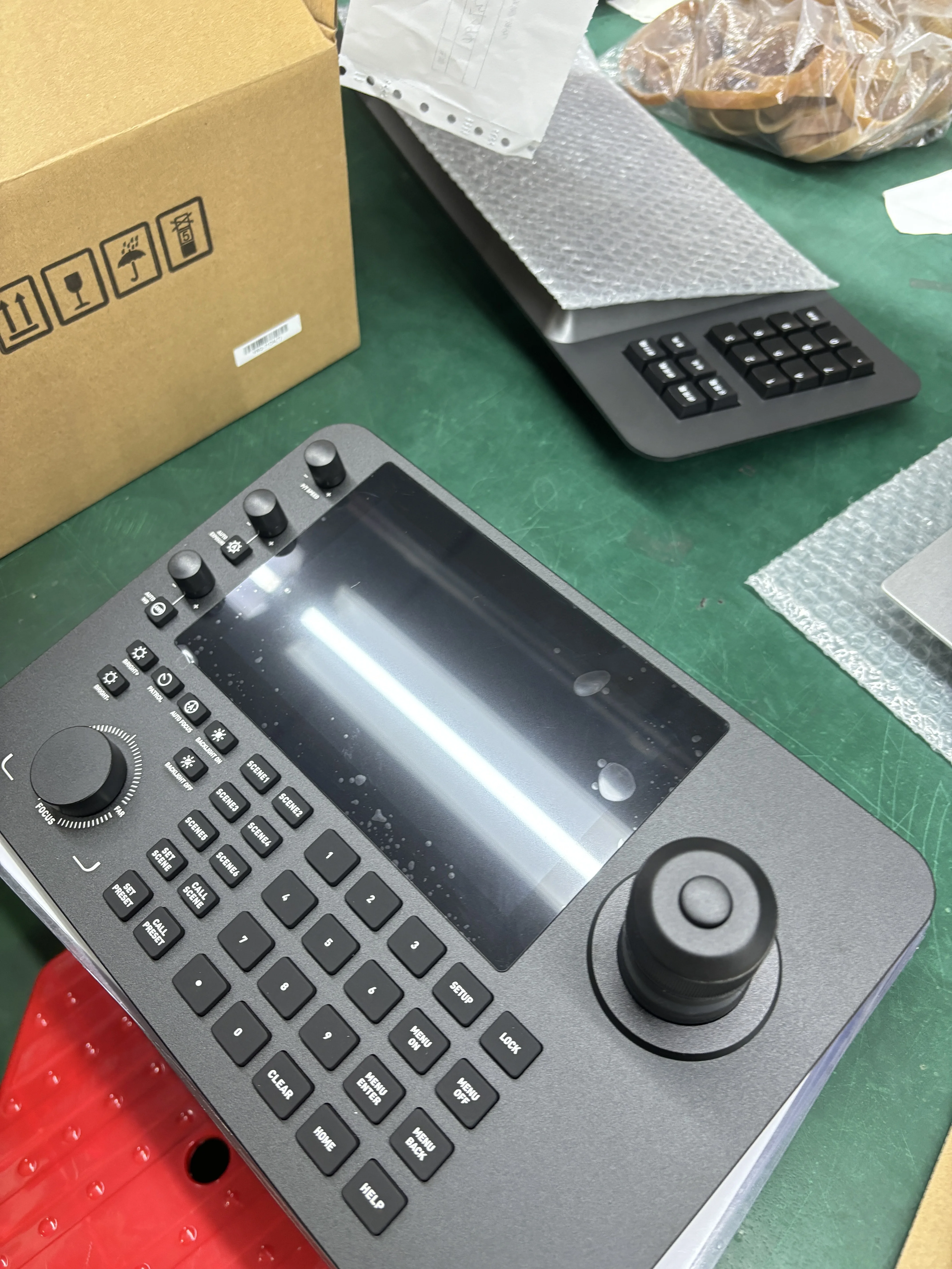 7 Inch Android 11 Touch Control Keyboard With Joystick Video Conference PTZ Camera Monitoring Wall
7 Inch Android 11 Touch Control Keyboard With Joystick Video Conference PTZ Camera Monitoring Wall