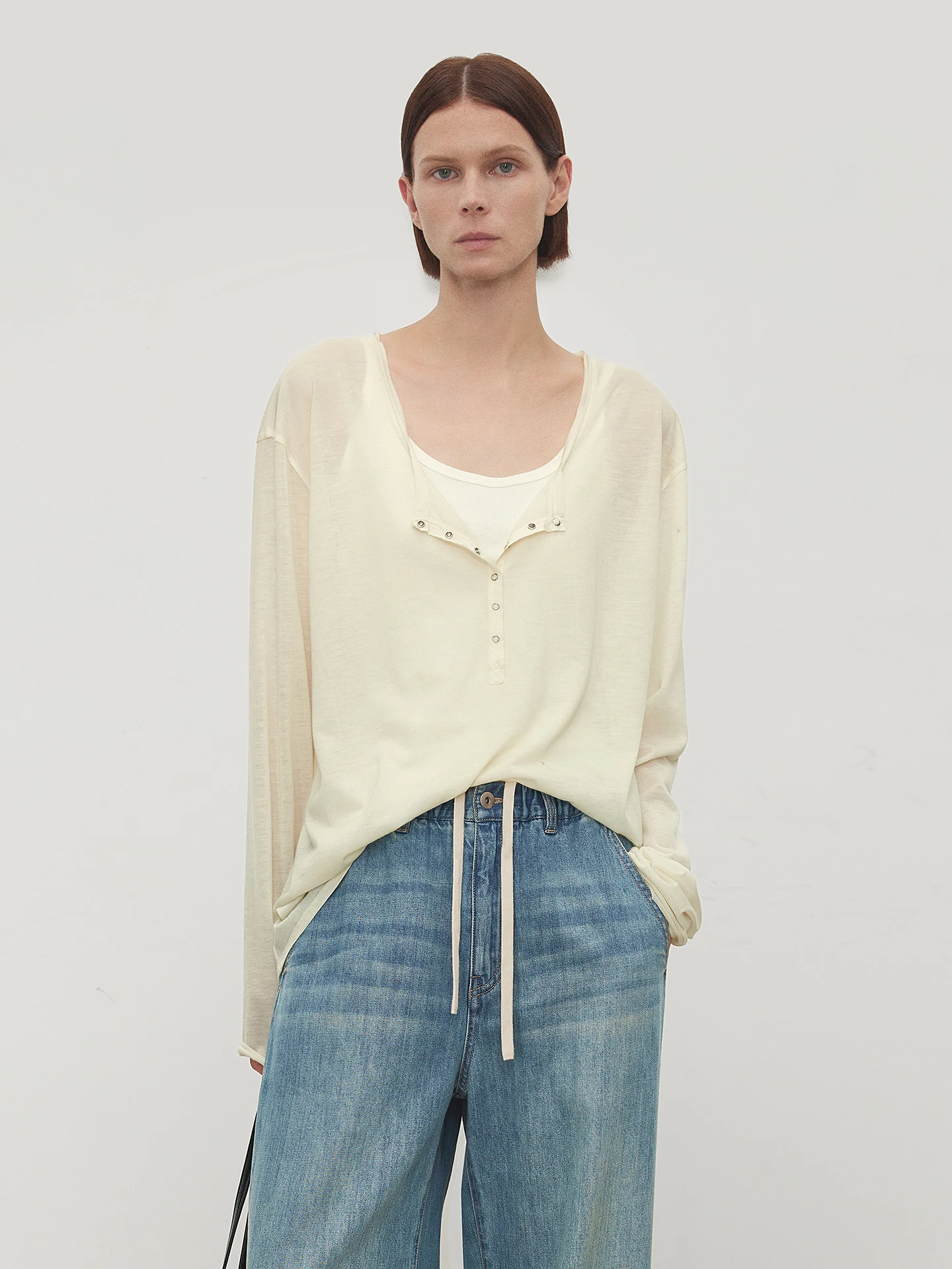 CHICJOC Airy Silk Collar Henry T-shirt, двухслойная шерстяная ткань, струящийся асимметричный крой, летний женский топ с длинными рукавами
CHICJOC Airy Silk Collar Henry T-shirt, двухслойная шерстяная ткань, струящийся асимметричный крой, летний женский топ с длинными рукавами