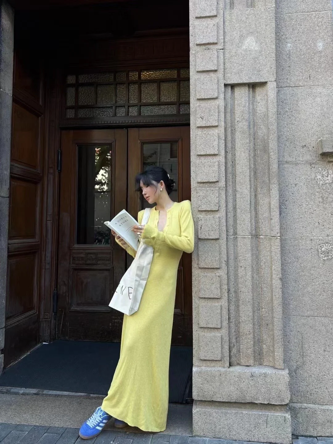 Желтое длинное вязаное платье-футляр с эффектом похудения, на одной пуговице, приталенное, до колен, повседневное, из полиэстера, весенняя новинка
Желтое длинное вязаное платье-футляр с эффектом похудения, на одной пуговице, приталенное, до колен, повседневное, из полиэстера, весенняя новинка