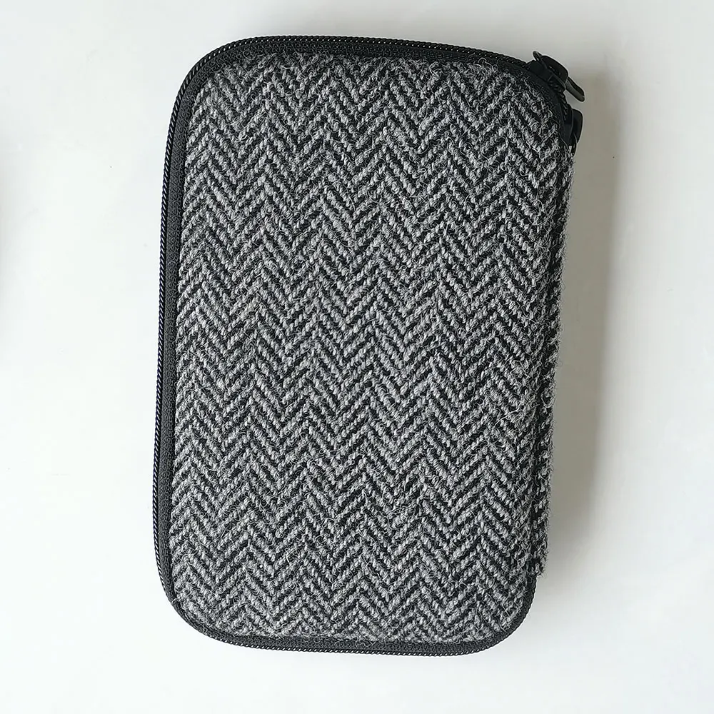 High-quality Retro Harris Plaid Jacquard Pen Bag 4Pack Pen Bag Pen Case Protective Case Portable Pen Bag
High-quality Retro Harris Plaid Jacquard Pen Bag 4Pack Pen Bag Pen Case Protective Case Portable Pen Bag