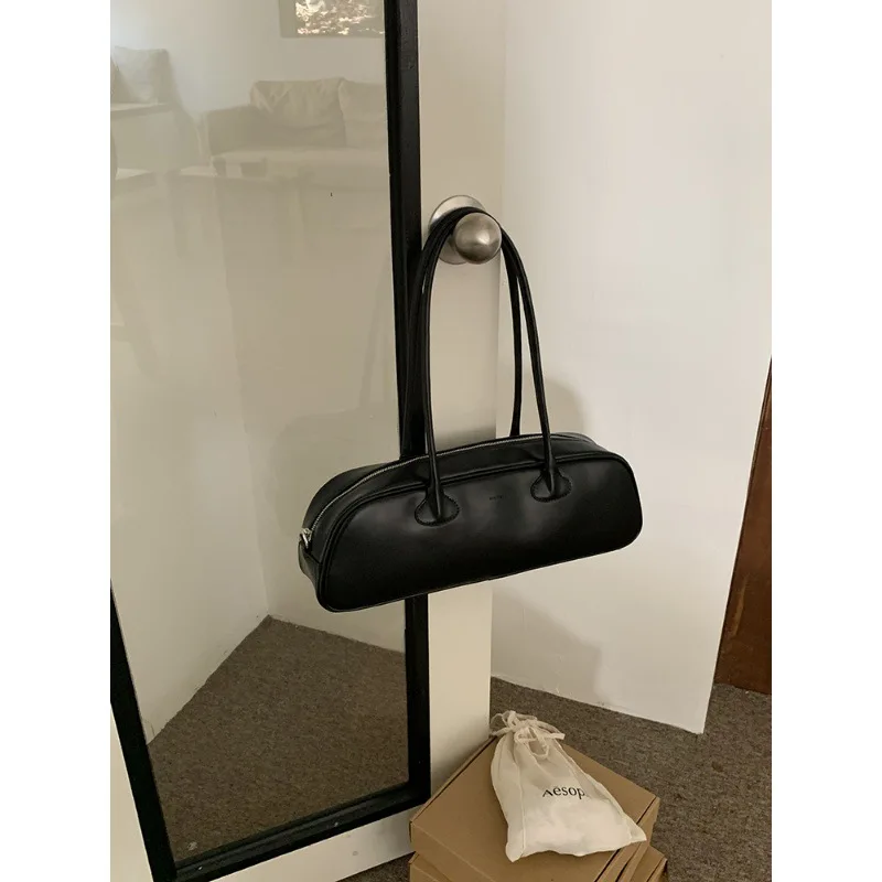 Elegant Women's PU Leather Baguettee Handbag with Top Handle PU Leather Shoulder Purse for Formal Events And Work
Elegant Women's PU Leather Baguettee Handbag with Top Handle PU Leather Shoulder Purse for Formal Events And Work