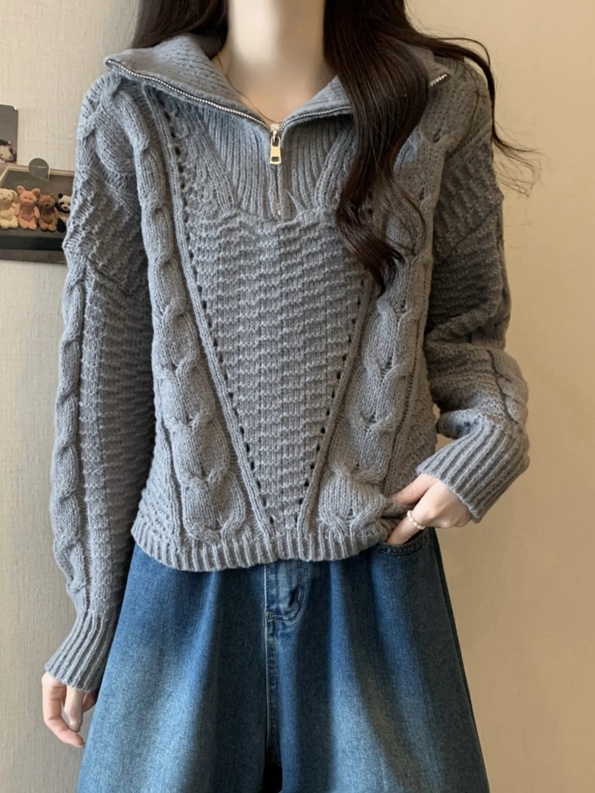 Thickened Short Knitted Sweater for Women with Half Zipper Flip Collar Long Sleeve Spring Autumn Warm Top plus Size Sweet Style
Thickened Short Knitted Sweater for Women with Half Zipper Flip Collar Long Sleeve Spring Autumn Warm Top plus Size Sweet Style