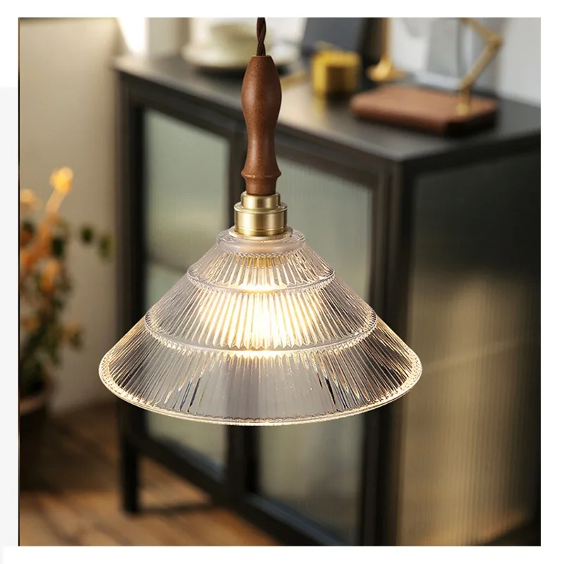 Vintage Nordic simple restaurant bar creative bedside chandelier, Japanese American retro all-copper chandelier
Vintage Nordic simple restaurant bar creative bedside chandelier, Japanese American retro all-copper chandelier
