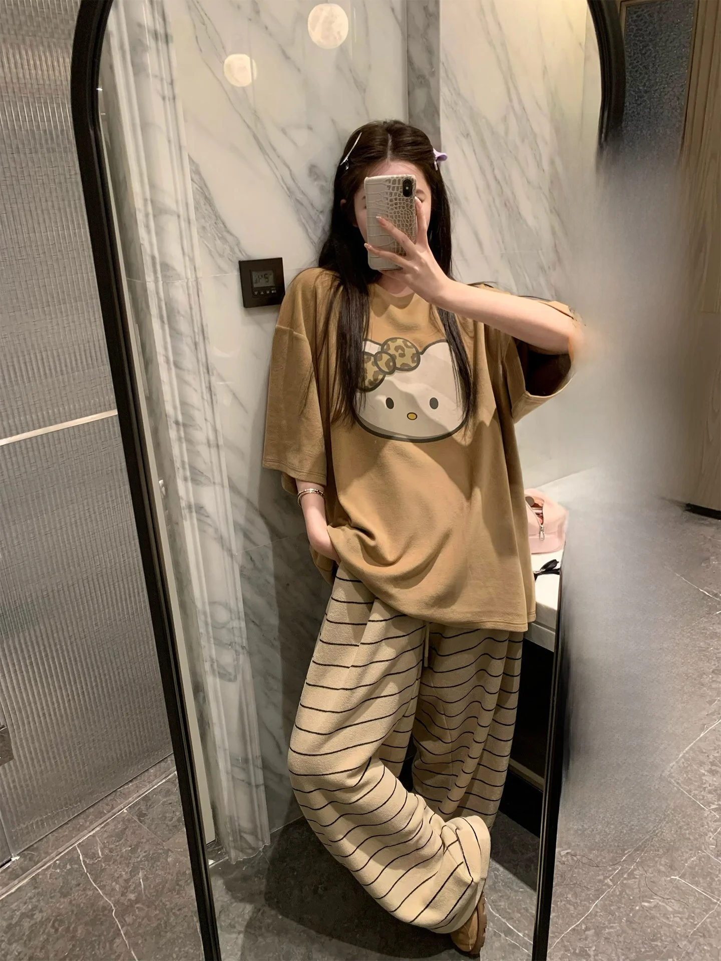 Chen Jiamin NNS Lazy Home Leisure Set Fleece Print T-Shirt And Long Pants Winter Home Comfortable Women's Fashion Set
Chen Jiamin NNS Lazy Home Leisure Set Fleece Print T-Shirt And Long Pants Winter Home Comfortable Women's Fashion Set
