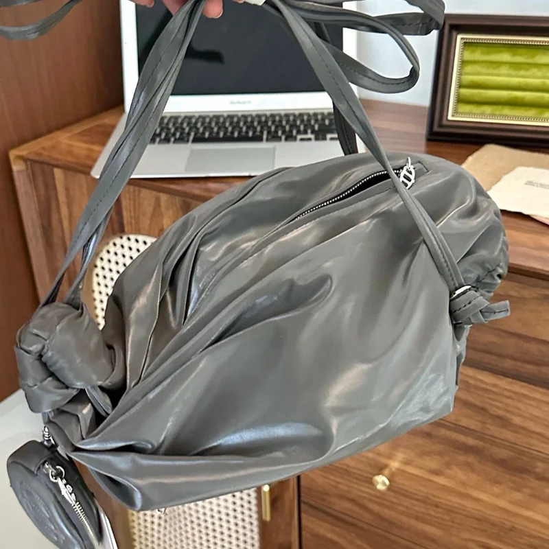 Multifunctional New Korean Candy-style Retro Large-capacity Leather Shoulder Bag With A Changeable Design For Women
Multifunctional New Korean Candy-style Retro Large-capacity Leather Shoulder Bag With A Changeable Design For Women