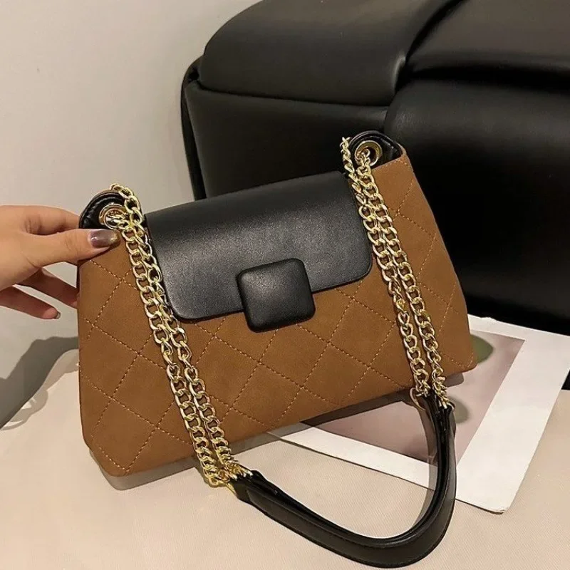 Elegant Luxury Shoulder Bag With Letter Logo Parisian Elegance Also An Ideal High-End Diaper Bag For Women
Elegant Luxury Shoulder Bag With Letter Logo Parisian Elegance Also An Ideal High-End Diaper Bag For Women
