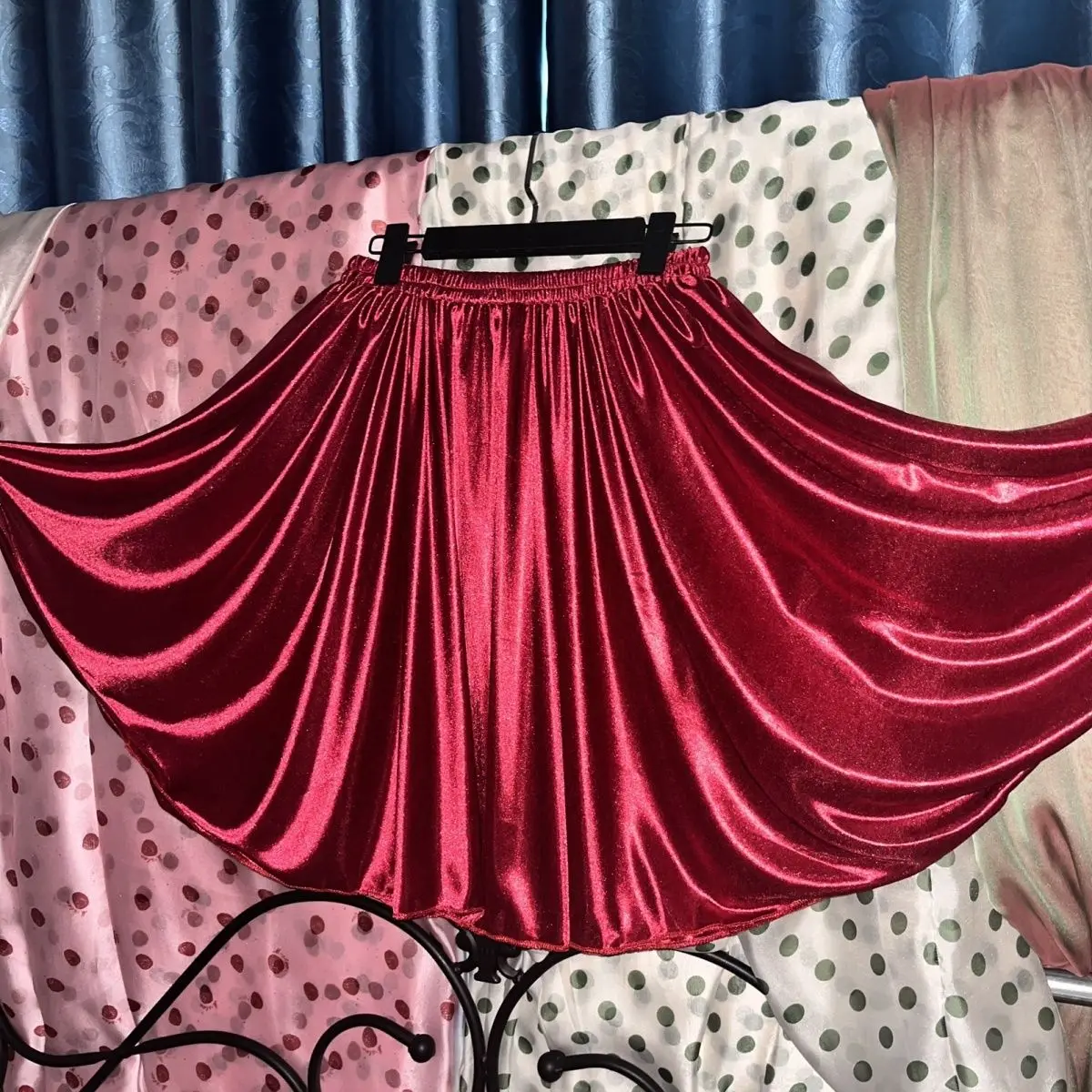 Glossy Satin Elegant Women High Waist Skirt A Line Loose Plus Size Casual Bottoms
Glossy Satin Elegant Women High Waist Skirt A Line Loose Plus Size Casual Bottoms